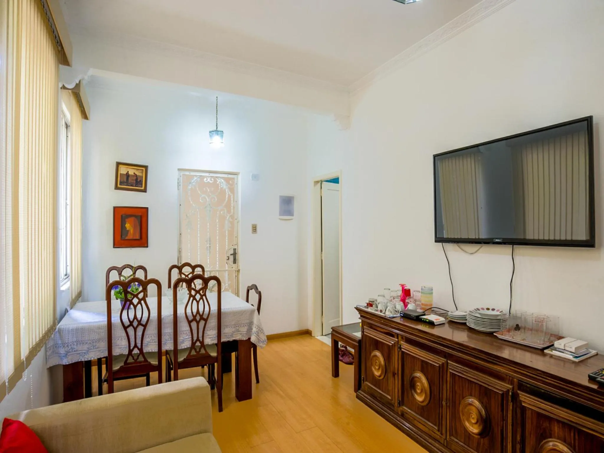Two-Bedroom Apartment in Copacabana posto 5 duas quadras da praia