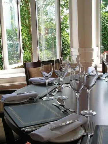Restaurant/places to eat in Hickstead Hotel Restaurant/places to eat in Hickstead Hotel