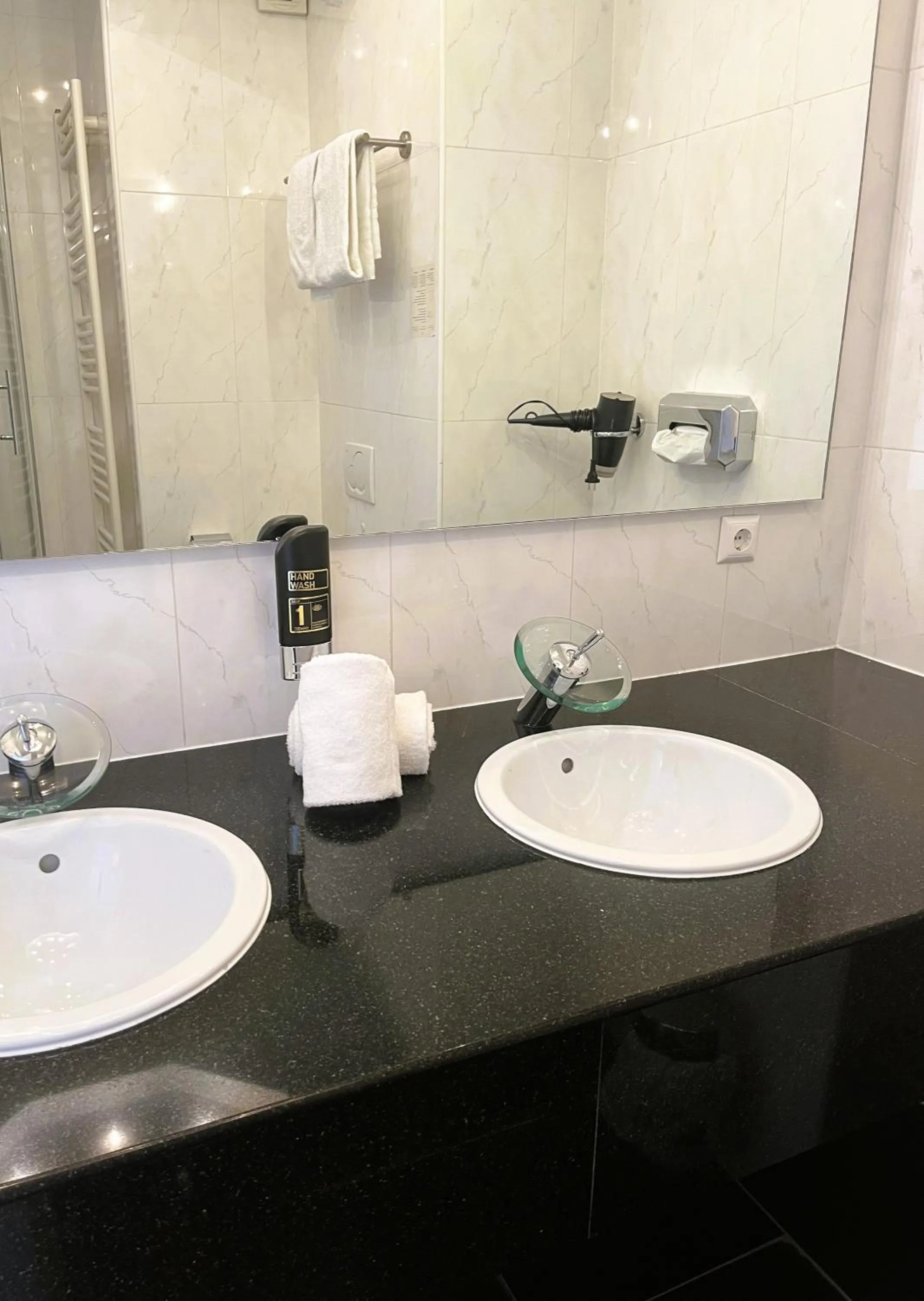 Bathroom in Moselhotel Römischer Kaiser