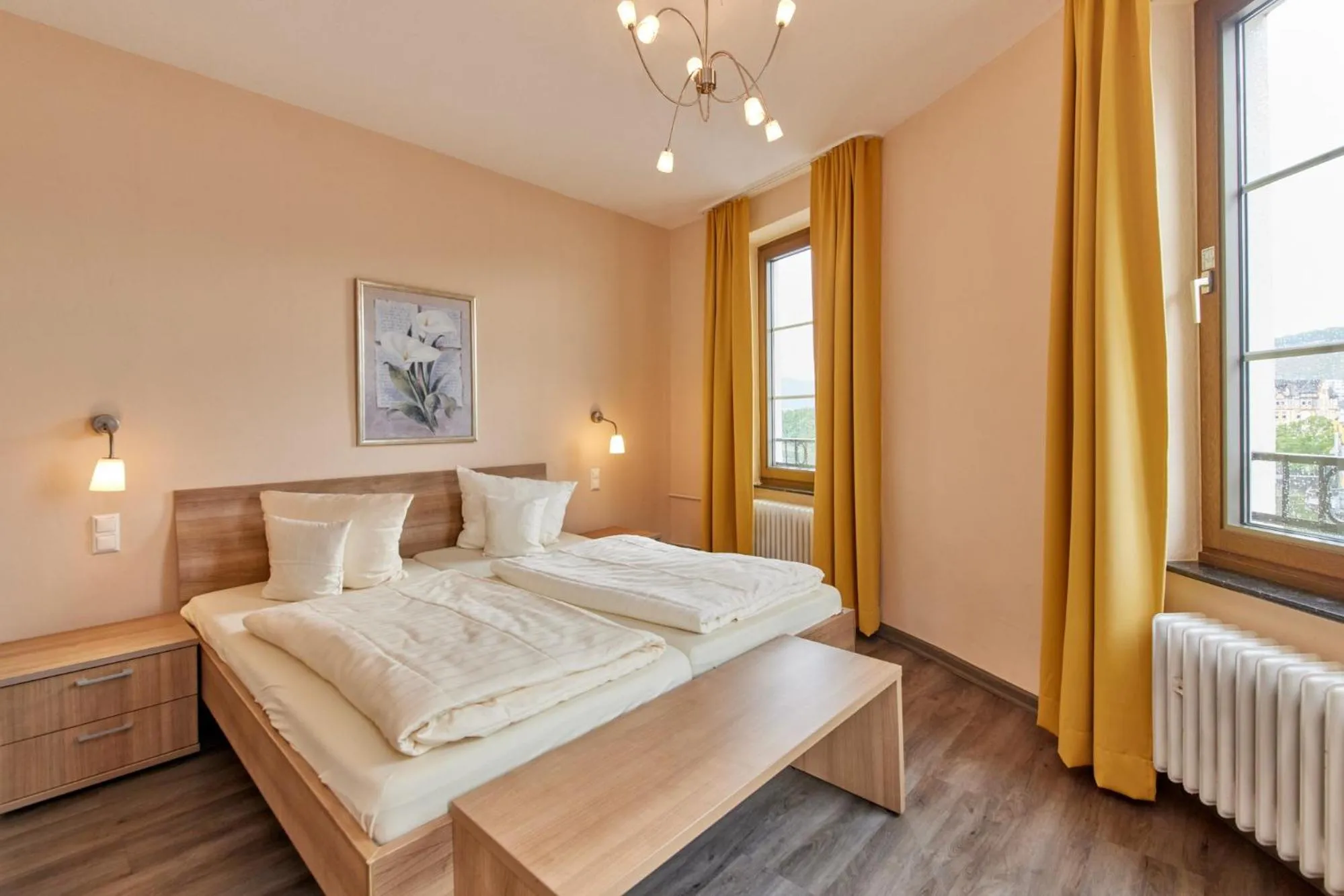 Photo of the whole room, Bed in Moselhotel Römischer Kaiser