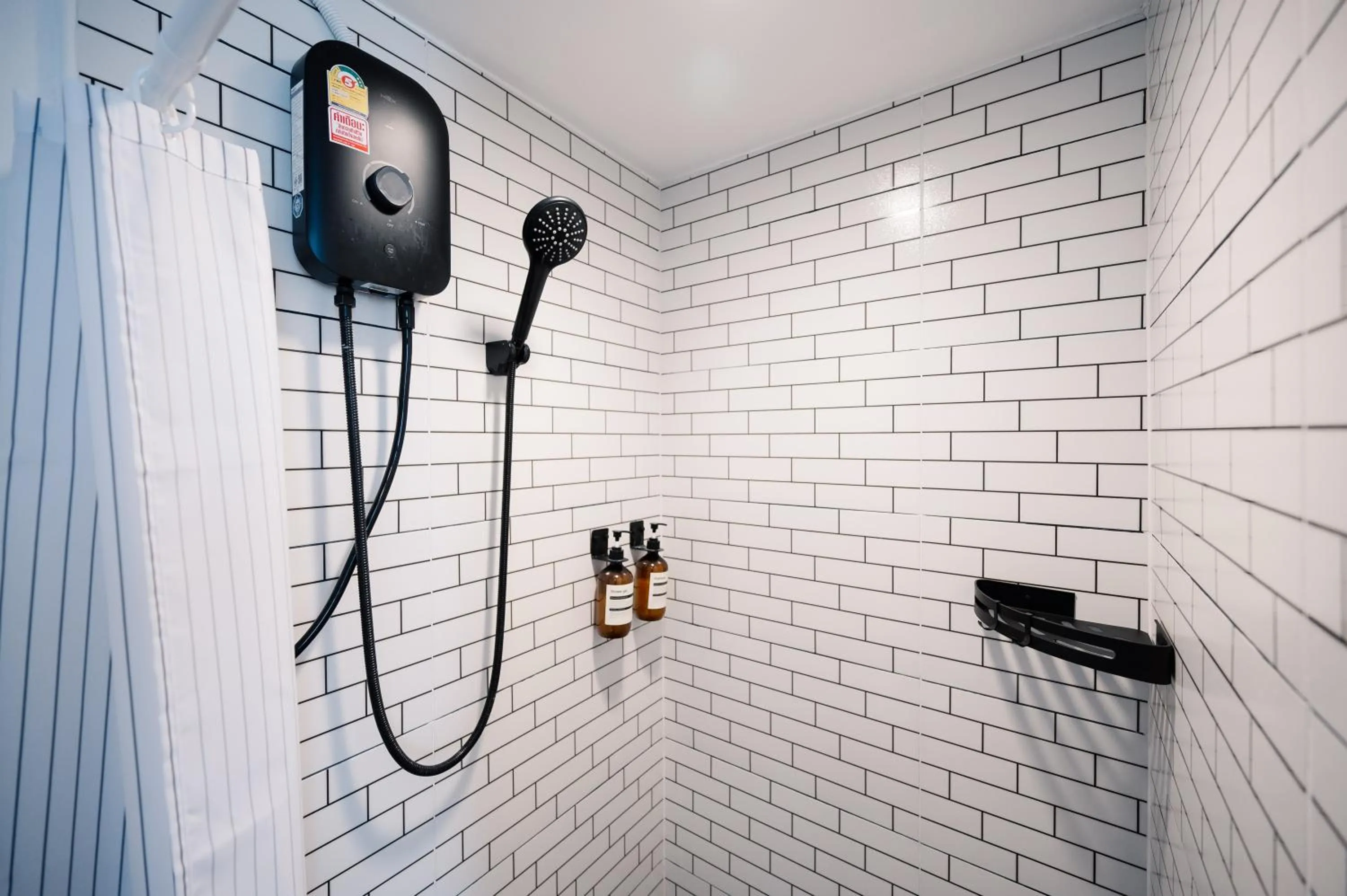 Shower in Mitt Haus (Lat Phrao Soi 5)