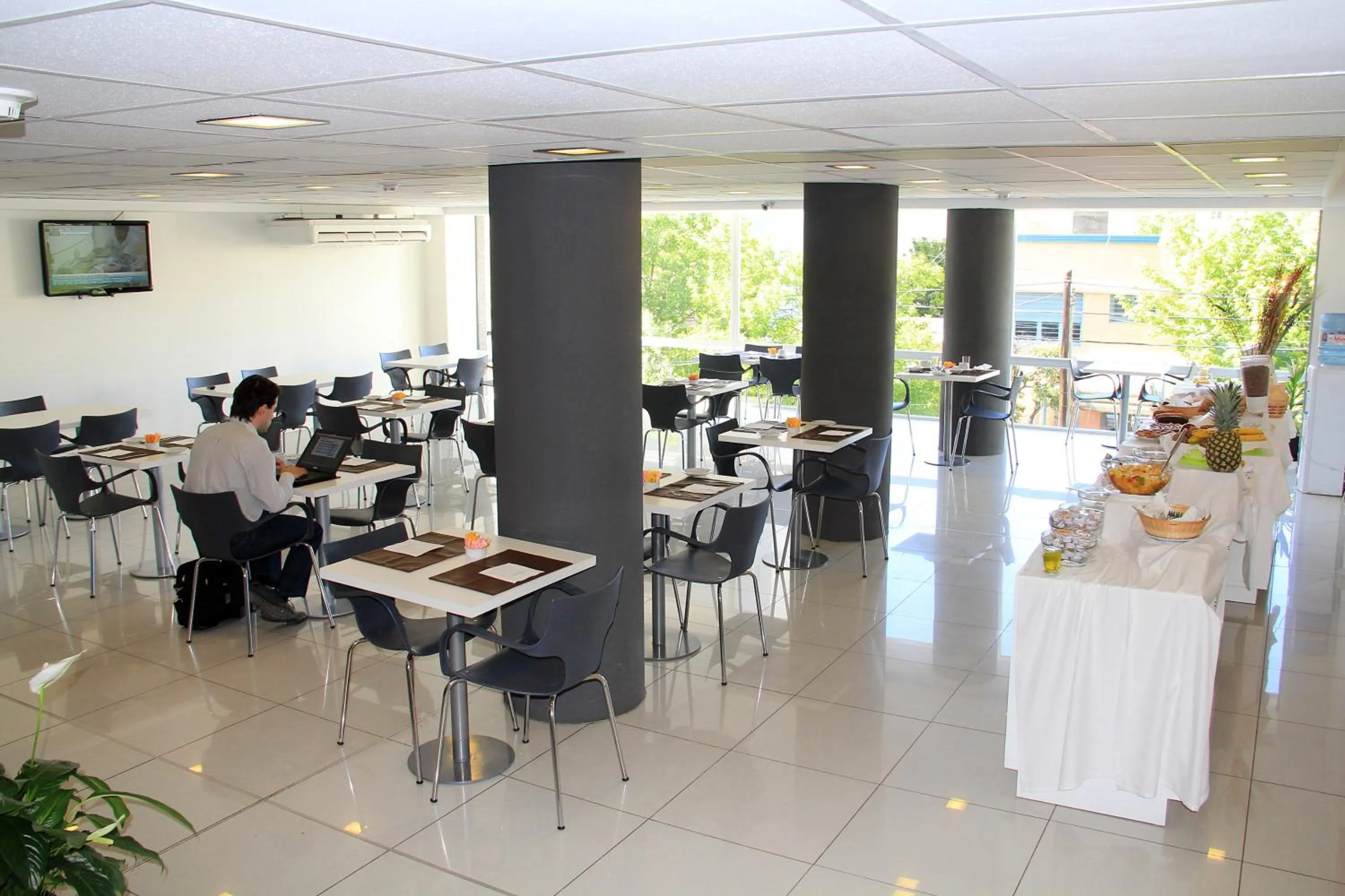 Restaurant/places to eat in Hotel NEU 354