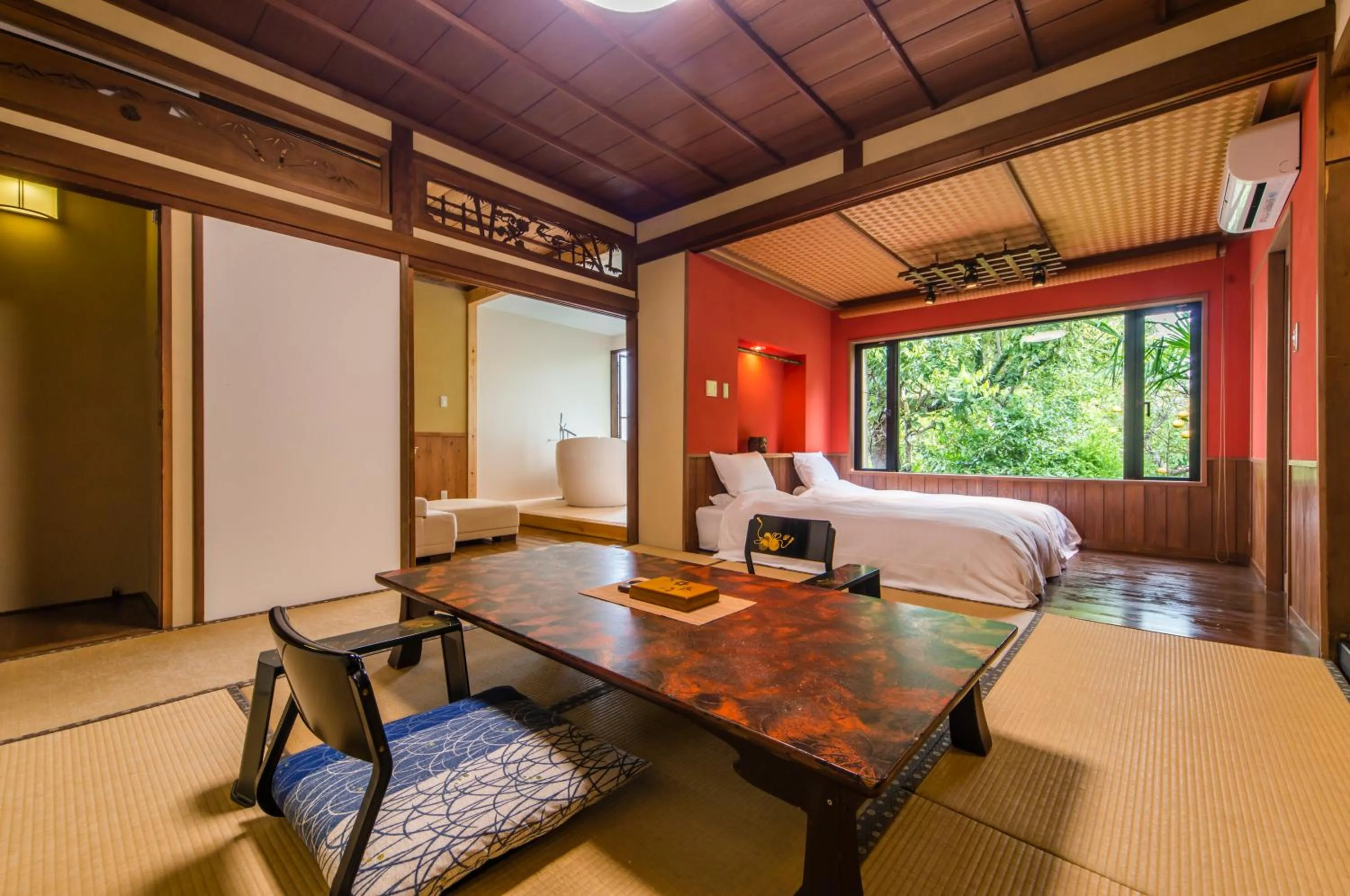 Photo of the whole room, Bed in Kakujoro