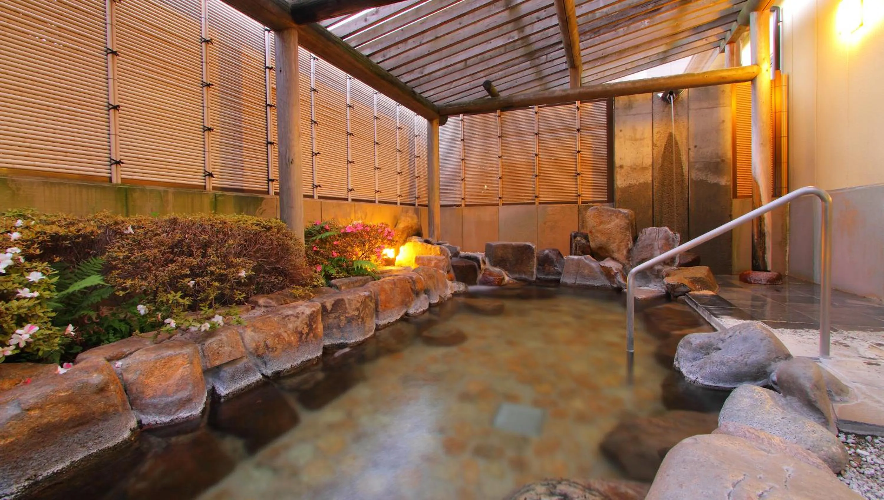 Hot Spring Bath in Hotel Hana Isawa