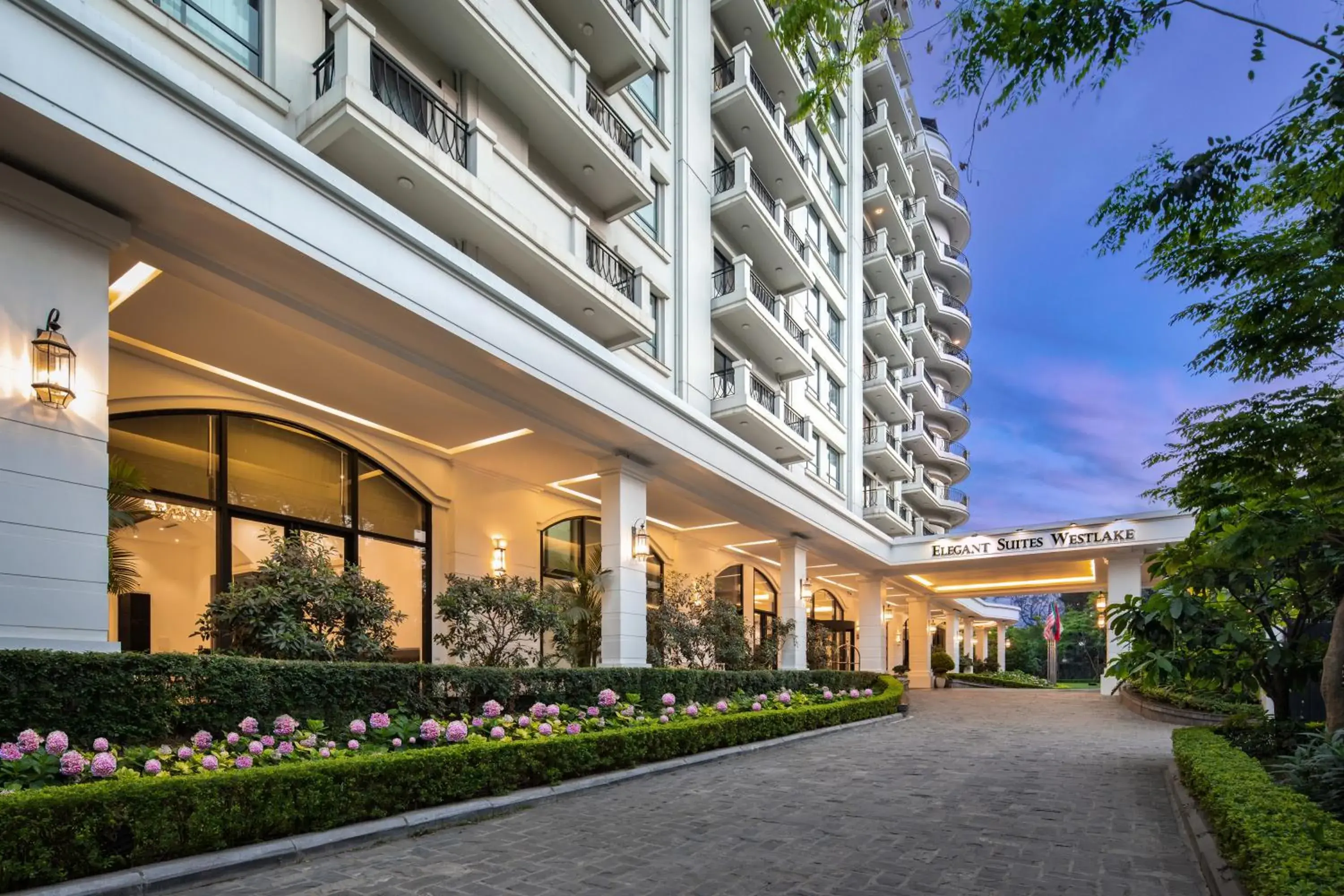 Property building in Elegant Suites Westlake Property building in Elegant Suites Westlake