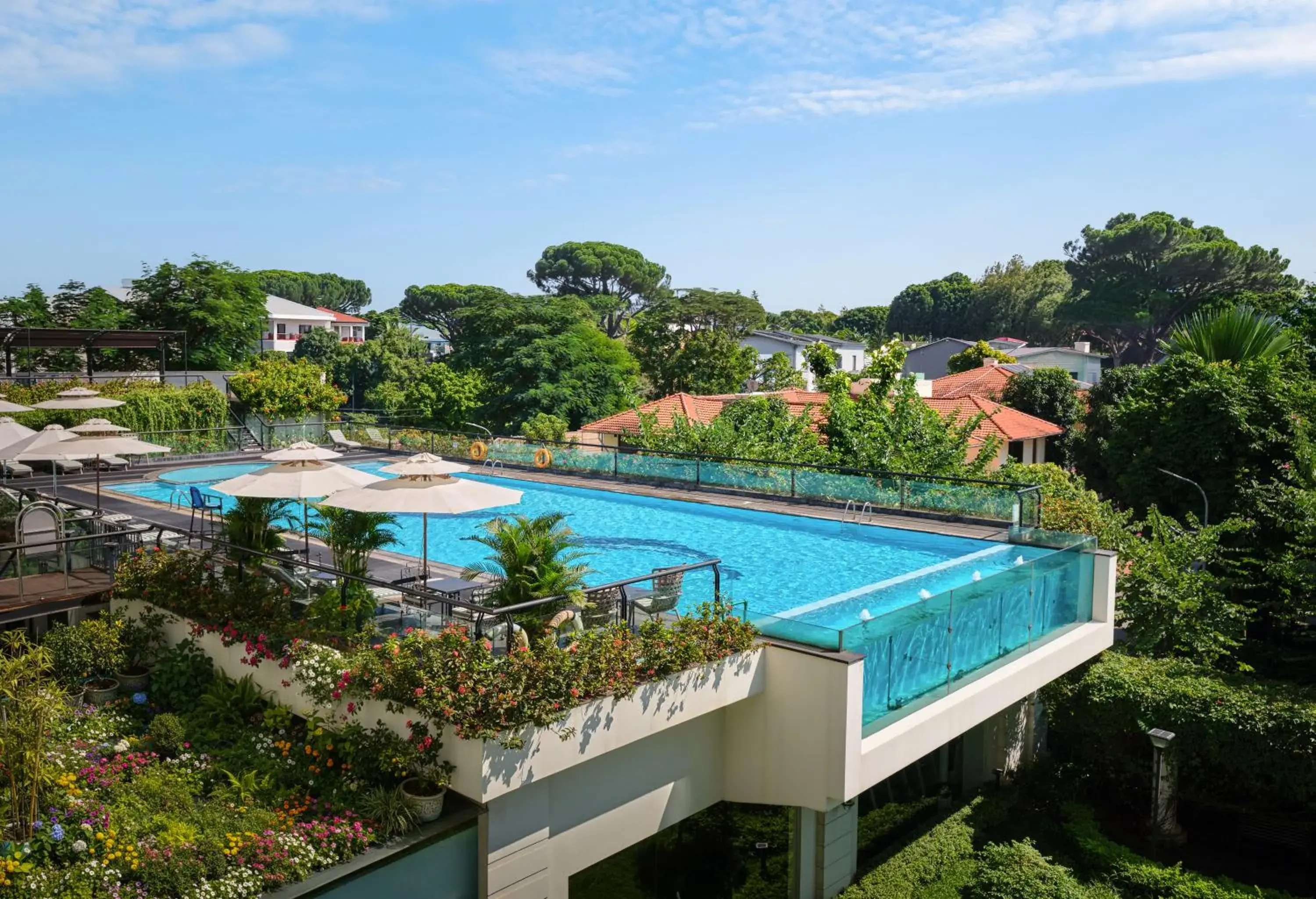 Swimming pool in Elegant Suites Westlake Swimming pool in Elegant Suites Westlake