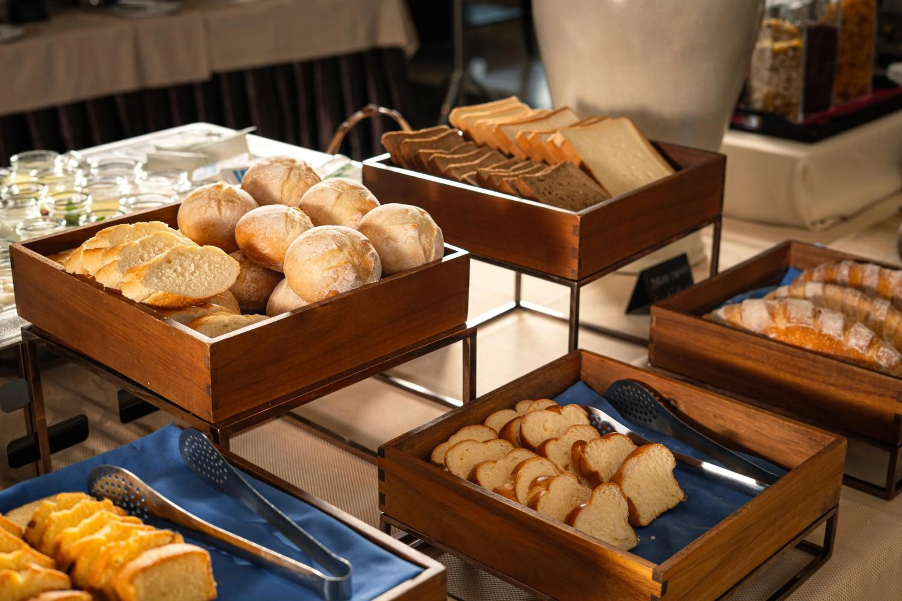 Food in Elegant Suites Westlake