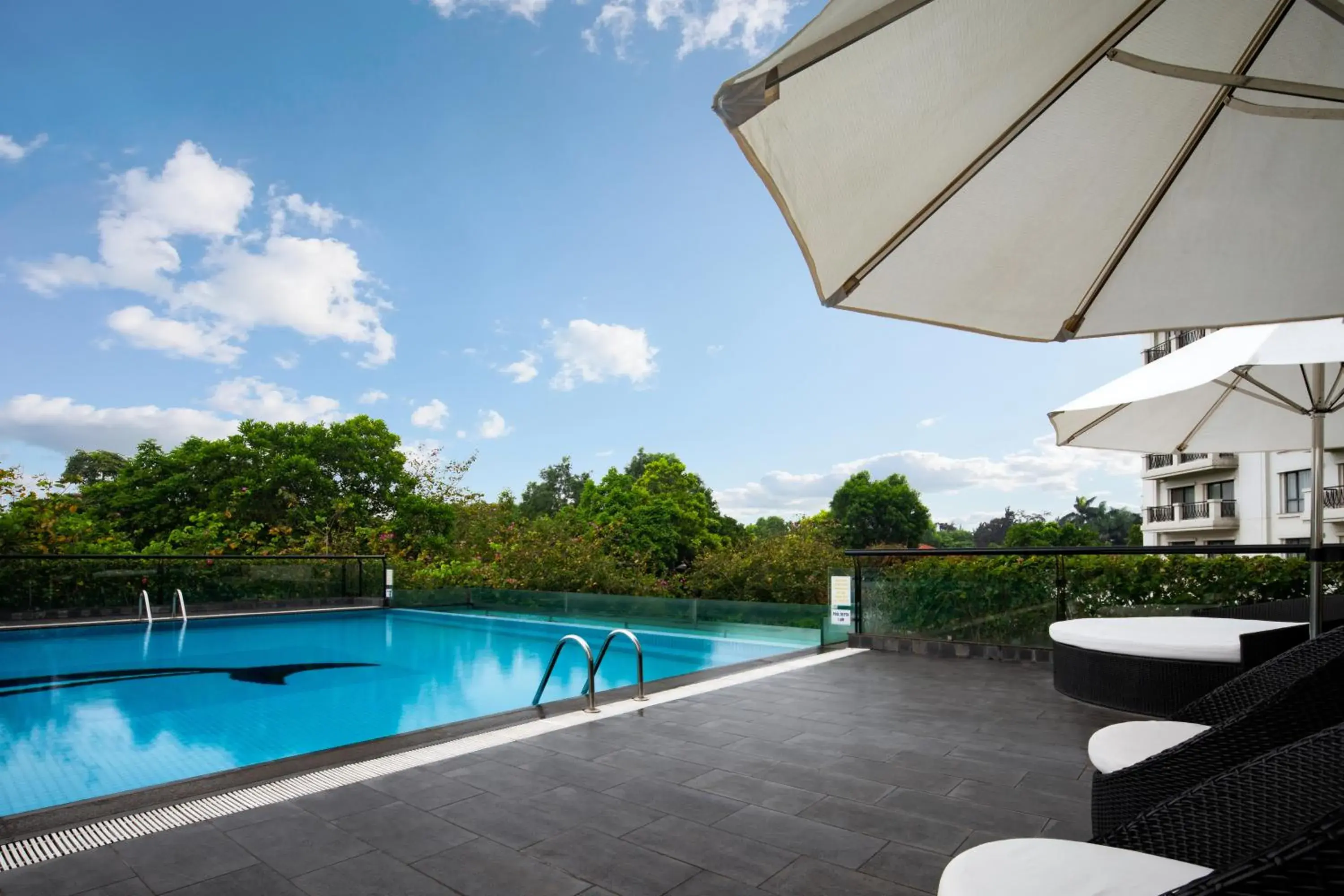 Swimming pool in Elegant Suites Westlake Swimming pool in Elegant Suites Westlake