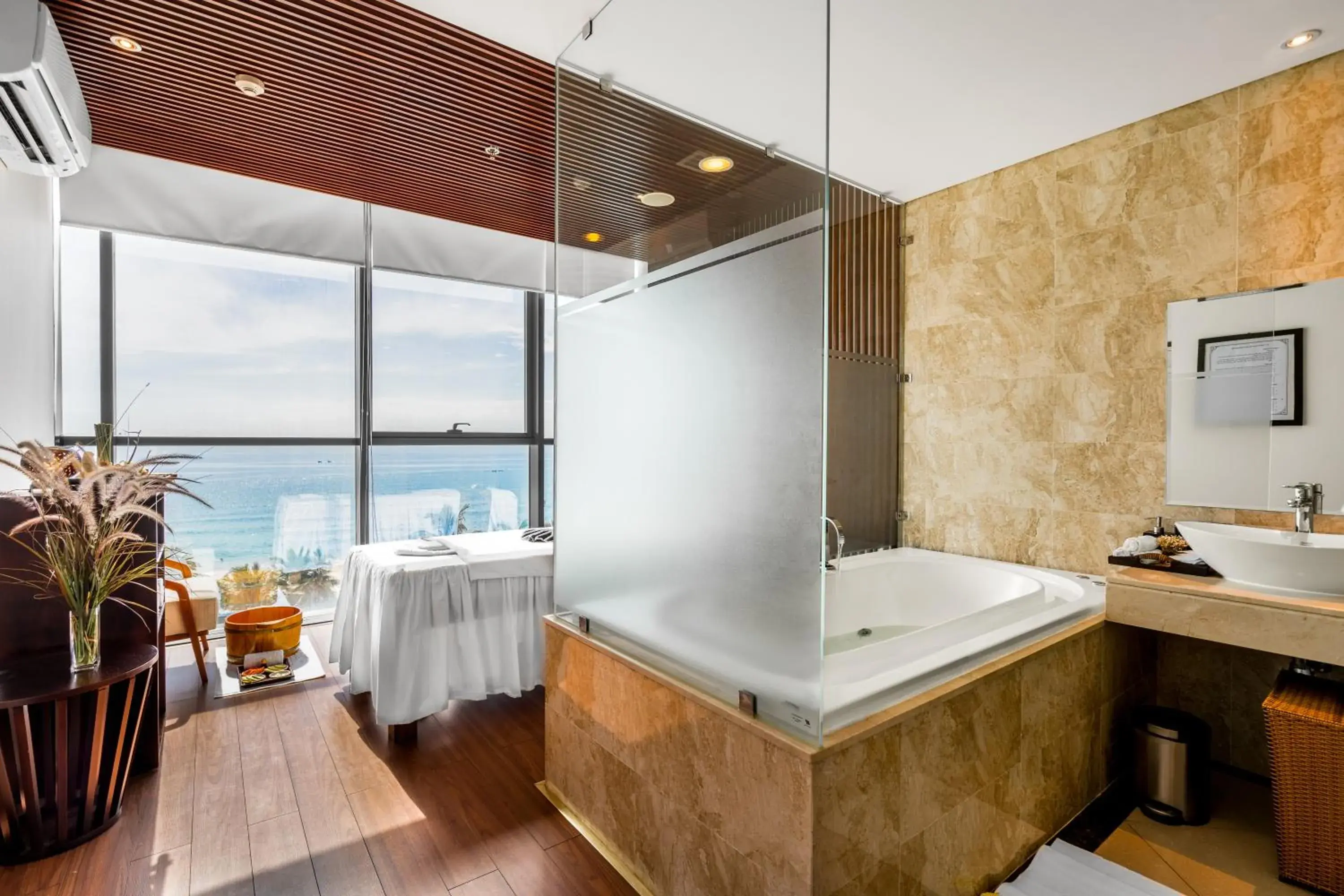 Bed in Grand Tourane Hotel Da Nang Bed in Grand Tourane Hotel Da Nang