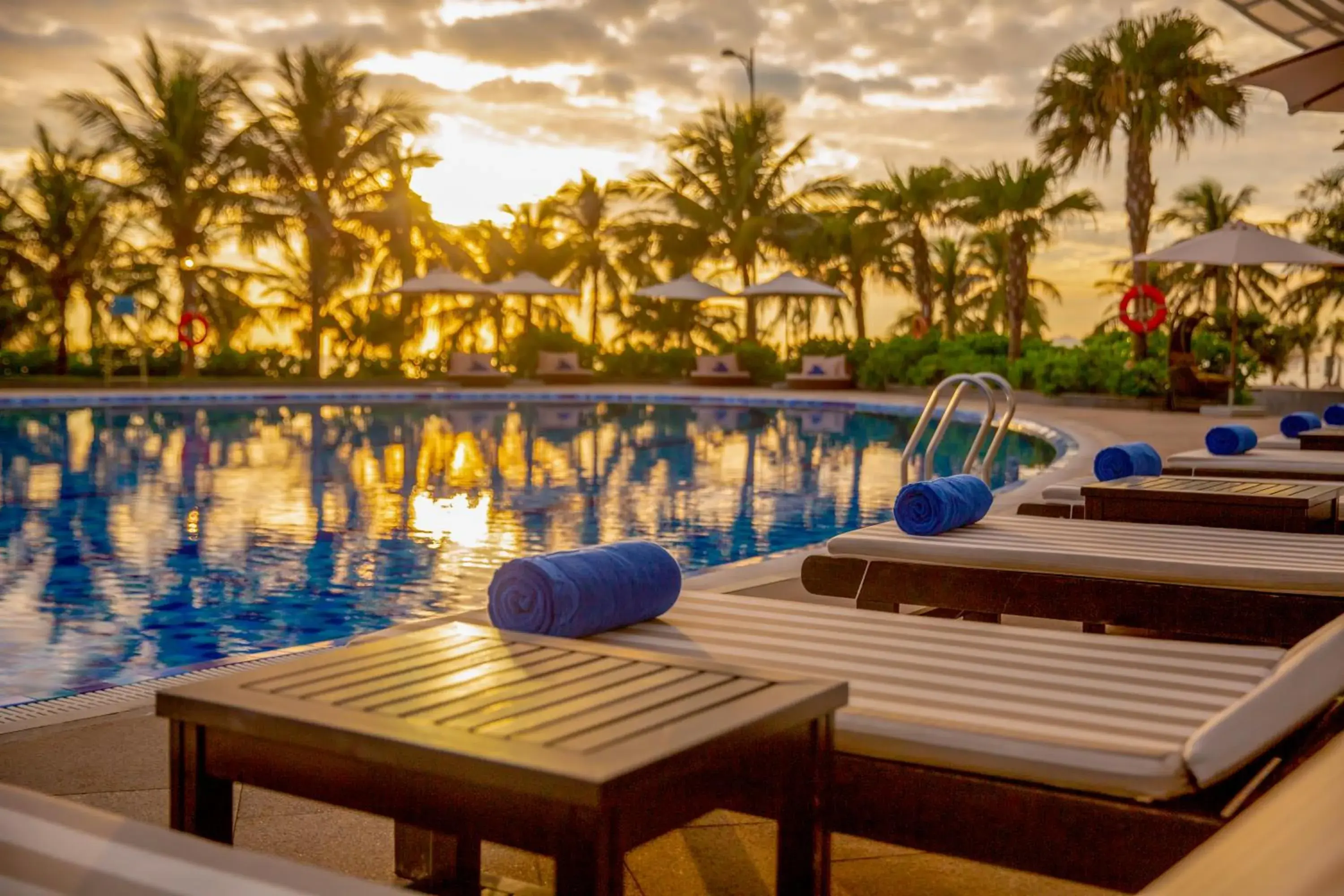 Superior City Twin with Afternoon Tea Offer in Grand Tourane Hotel Da Nang Superior City Twin with Afternoon Tea Offer in Grand Tourane Hotel Da Nang