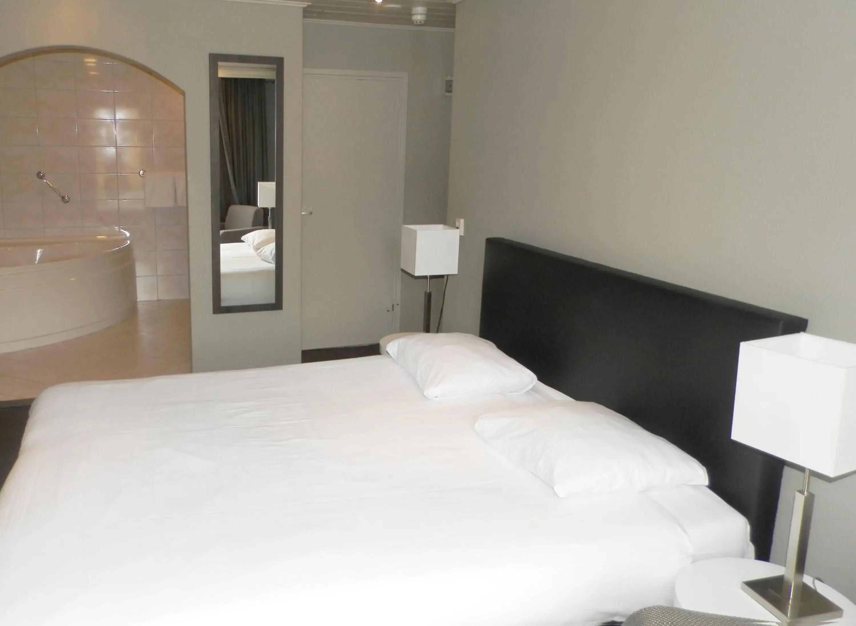 Photo of the whole room, Bed in Fletcher Landgoedhotel Renesse Photo of the whole room, Bed in Fletcher Landgoedhotel Renesse