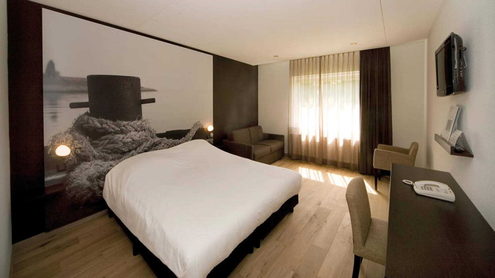 Photo of the whole room, Bed in Fletcher Landgoedhotel Renesse