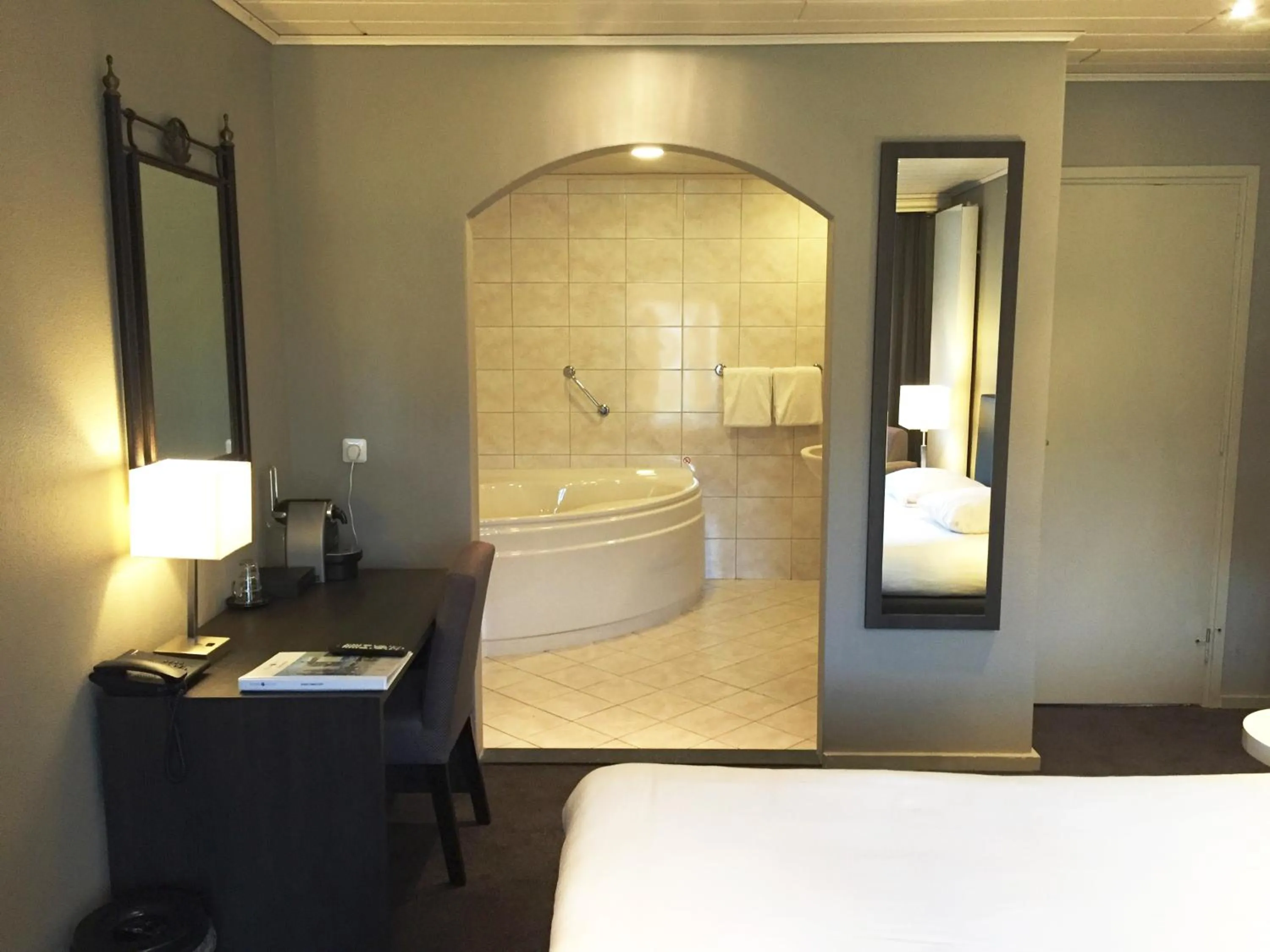 Decorative detail, Bed in Fletcher Landgoedhotel Renesse