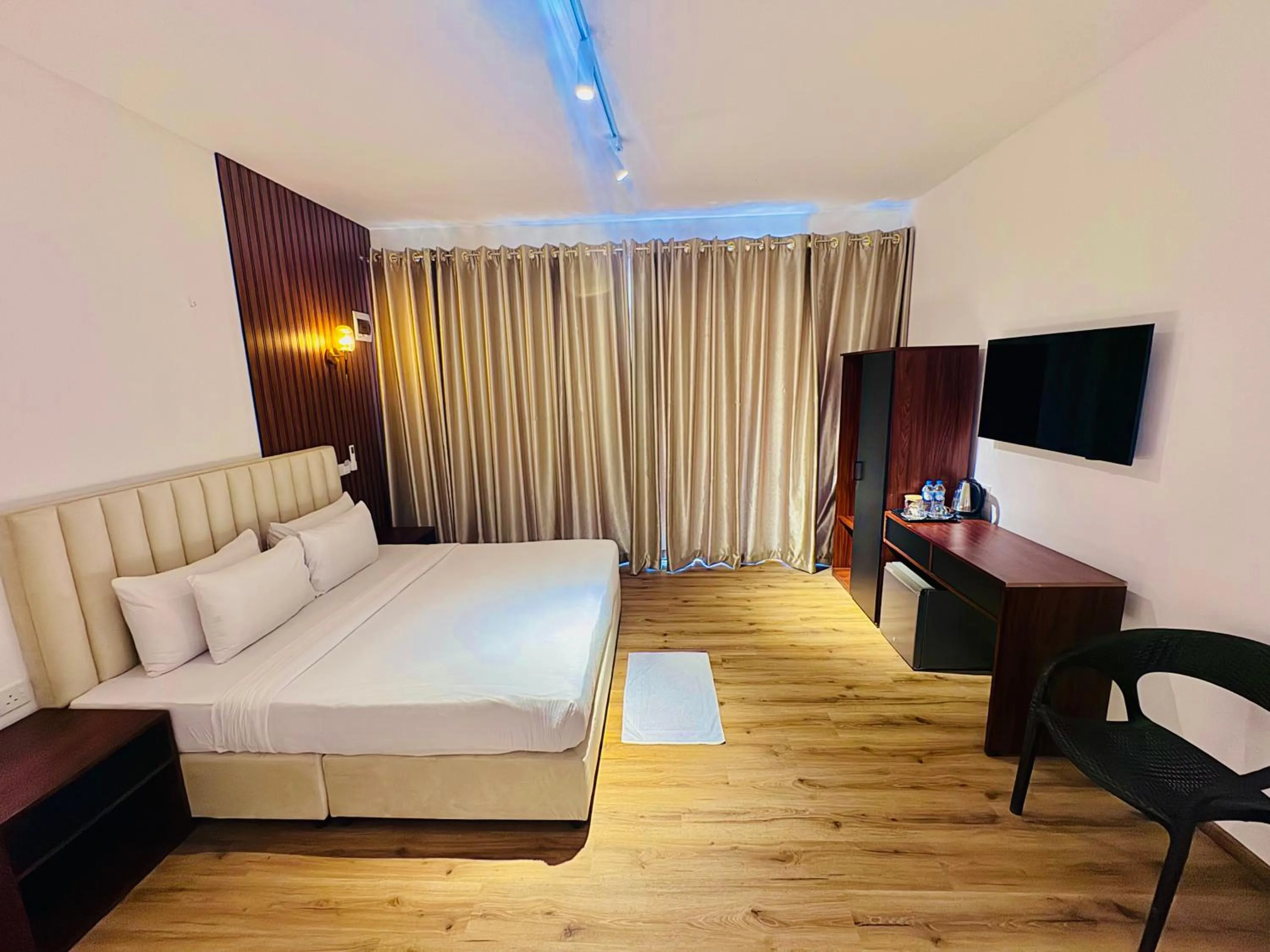 Queen Room in Beverly Beach Mirissa