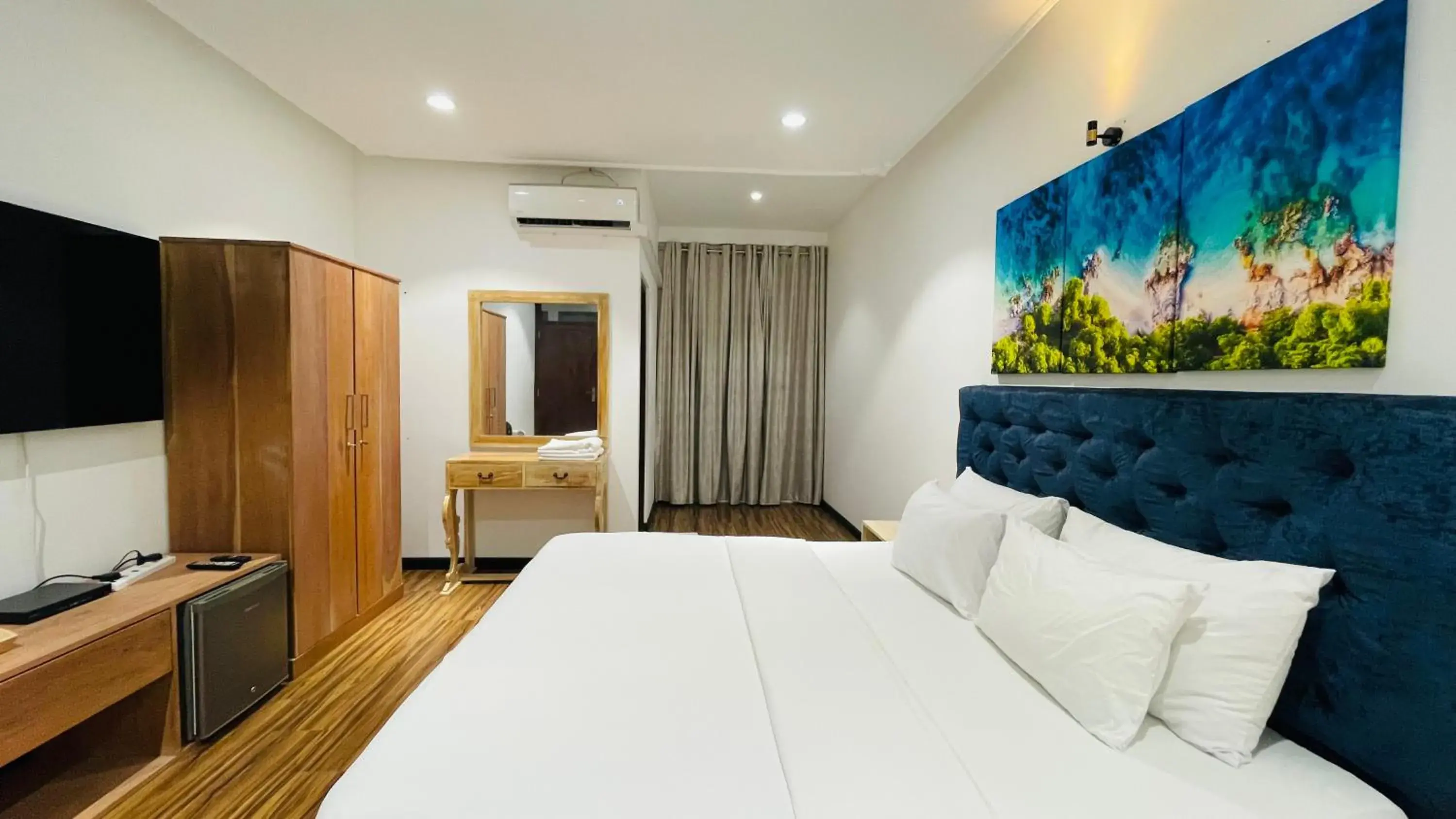 Deluxe Double Room with Balcony in Beverly Beach Mirissa Deluxe Double Room with Balcony in Beverly Beach Mirissa