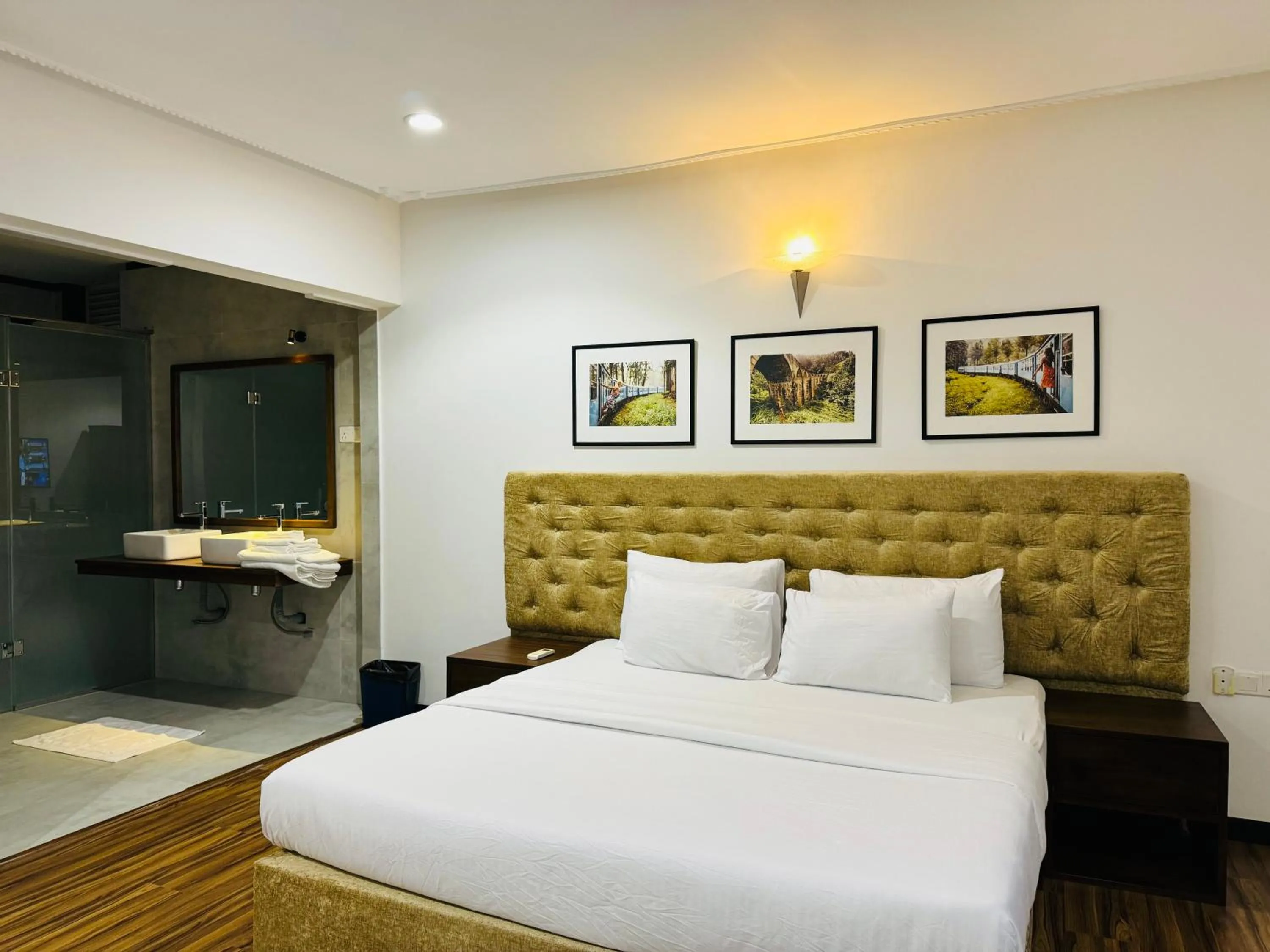 Deluxe King Room in Beverly Beach Mirissa