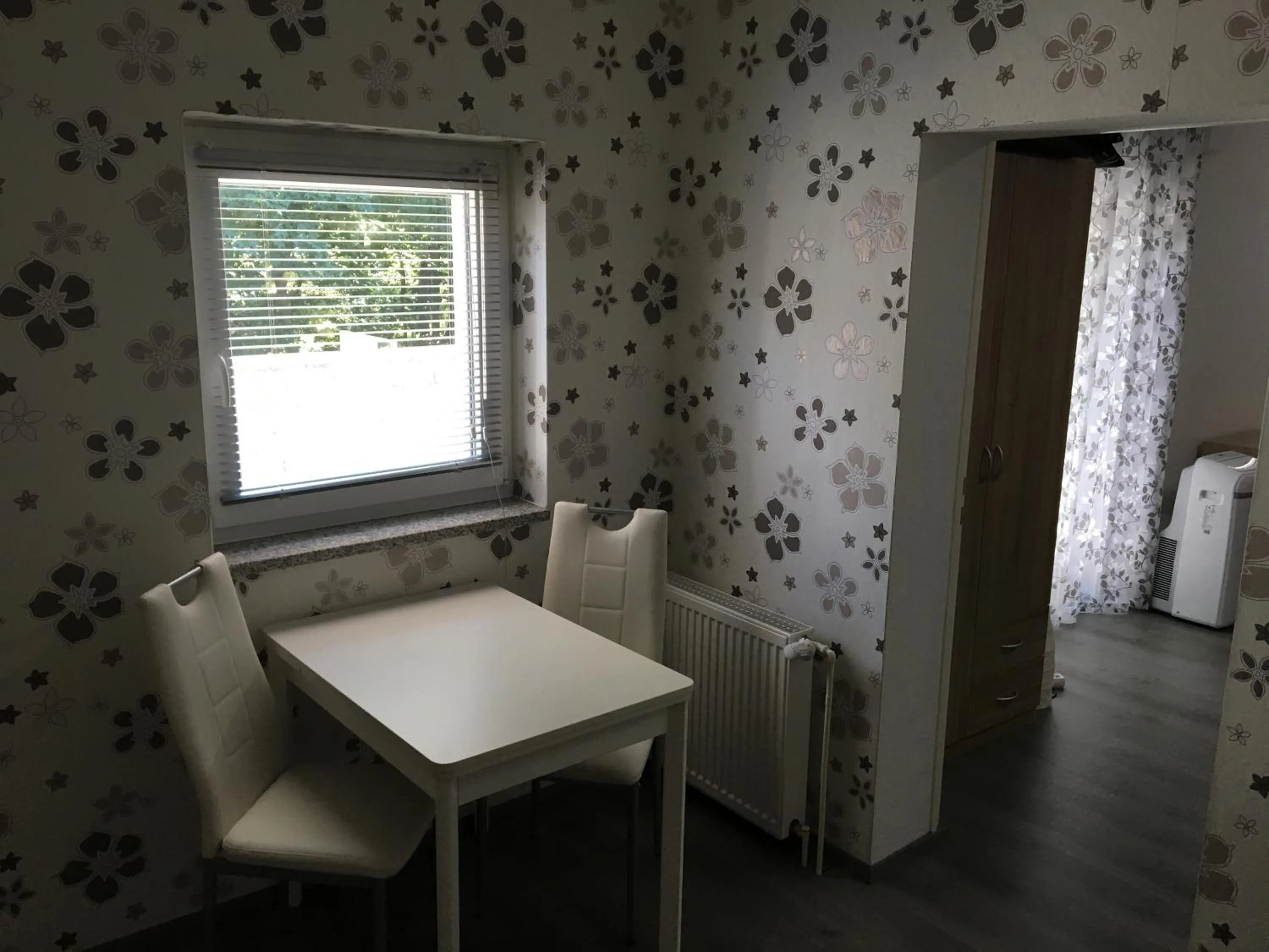Kitchen or kitchenette, Bed in Pension am See