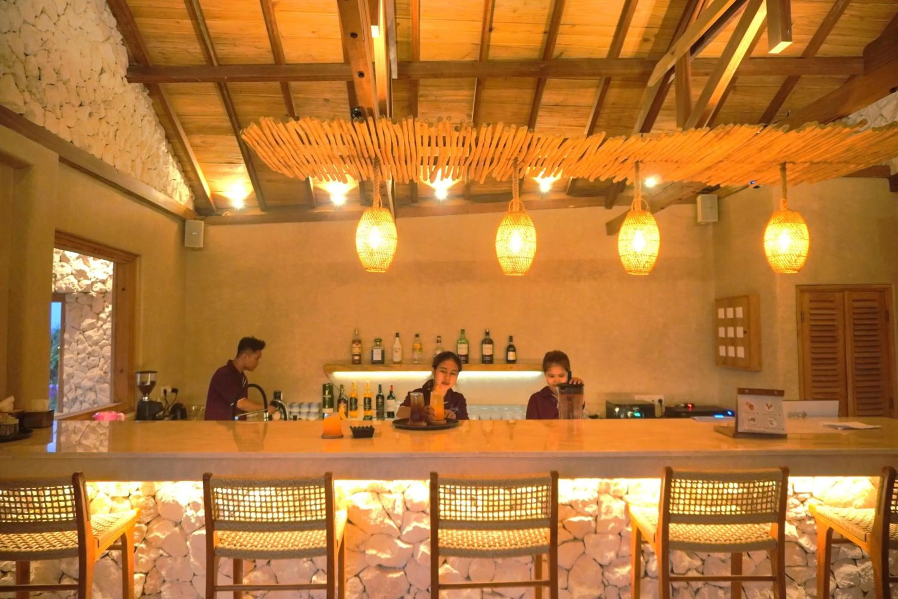 Restaurant/places to eat in Villa Suerte