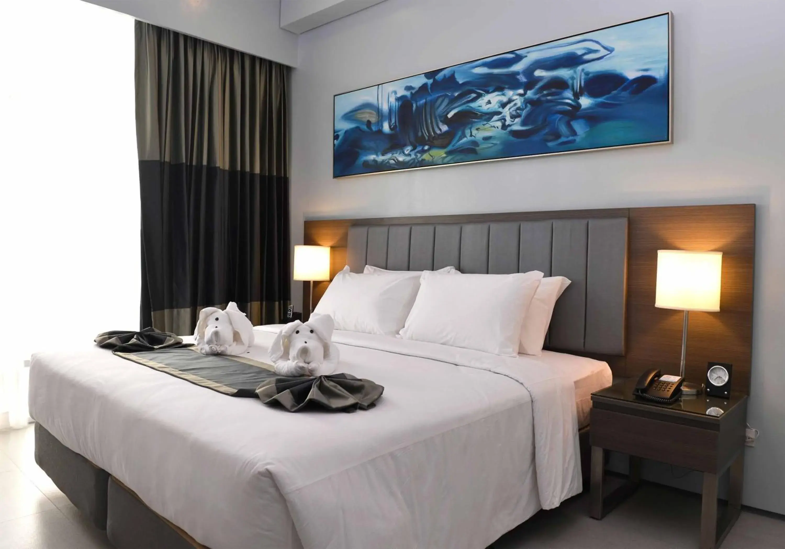 Photo of the whole room, Bed in Bayfront Hotel Cebu North Reclamation Photo of the whole room, Bed in Bayfront Hotel Cebu North Reclamation