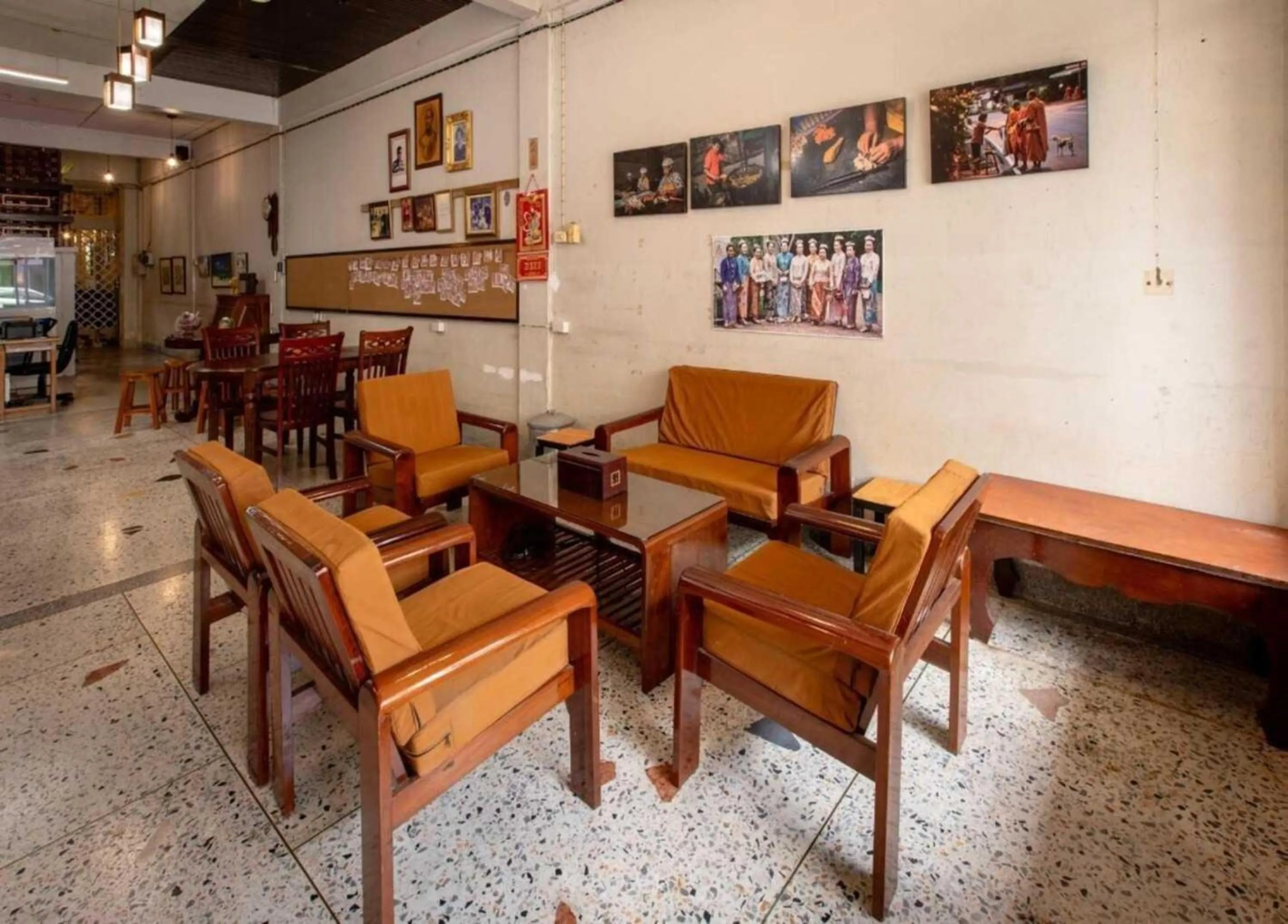 Lobby or reception in OYO 75469 Baan Kong Hostel