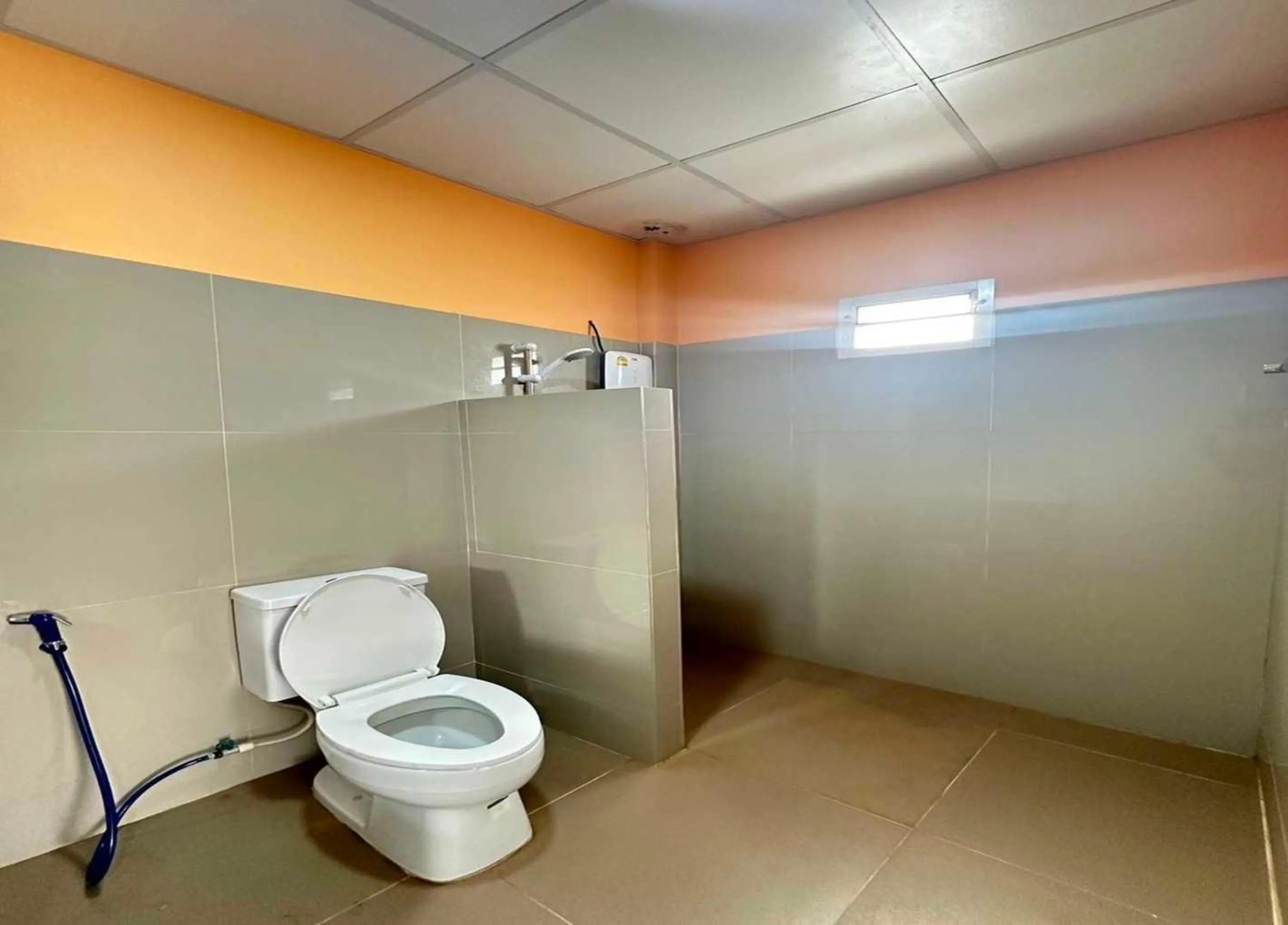 Bathroom in OYO 75469 Baan Kong Hostel