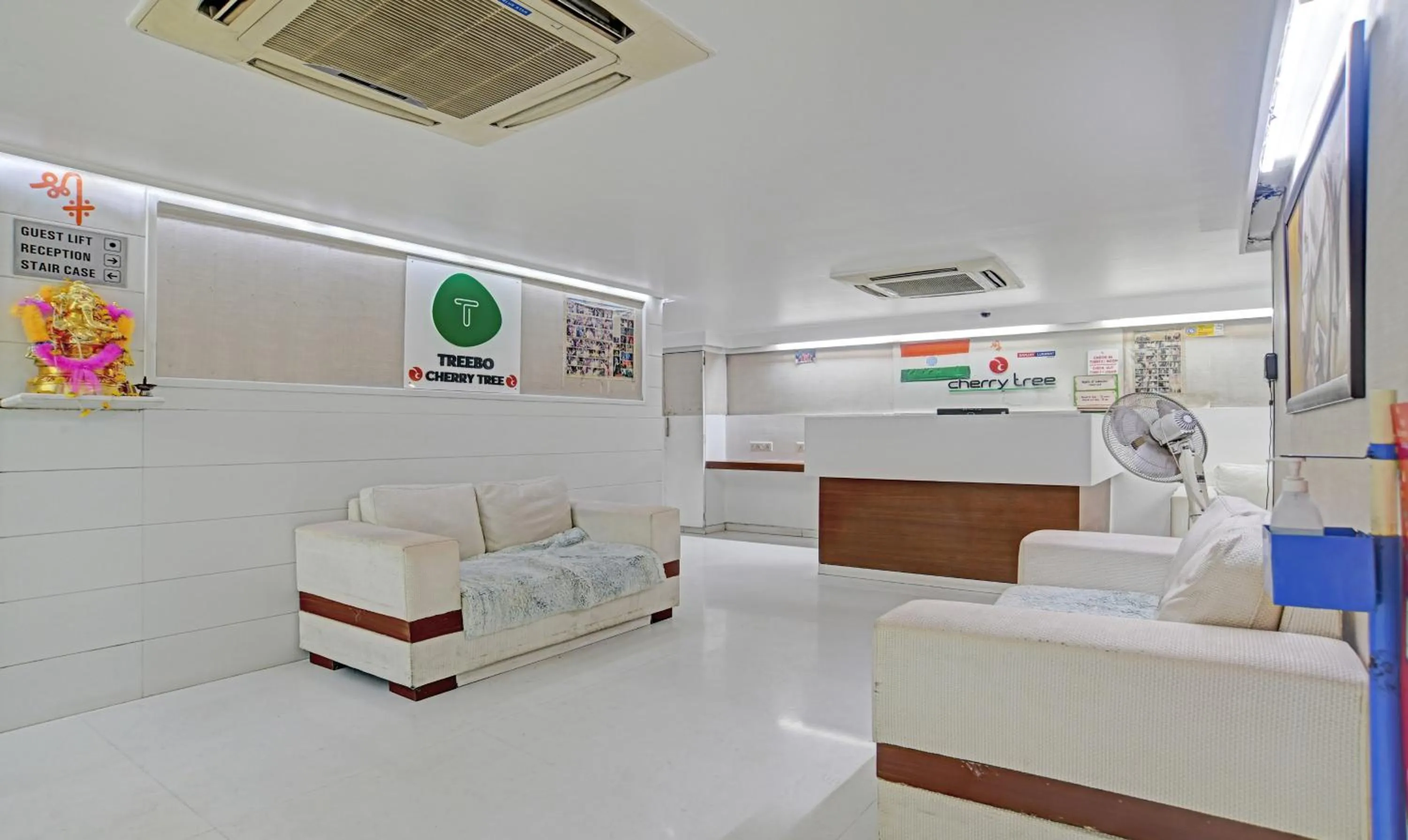 Lobby or reception in Treebo Trend Cherry Tree