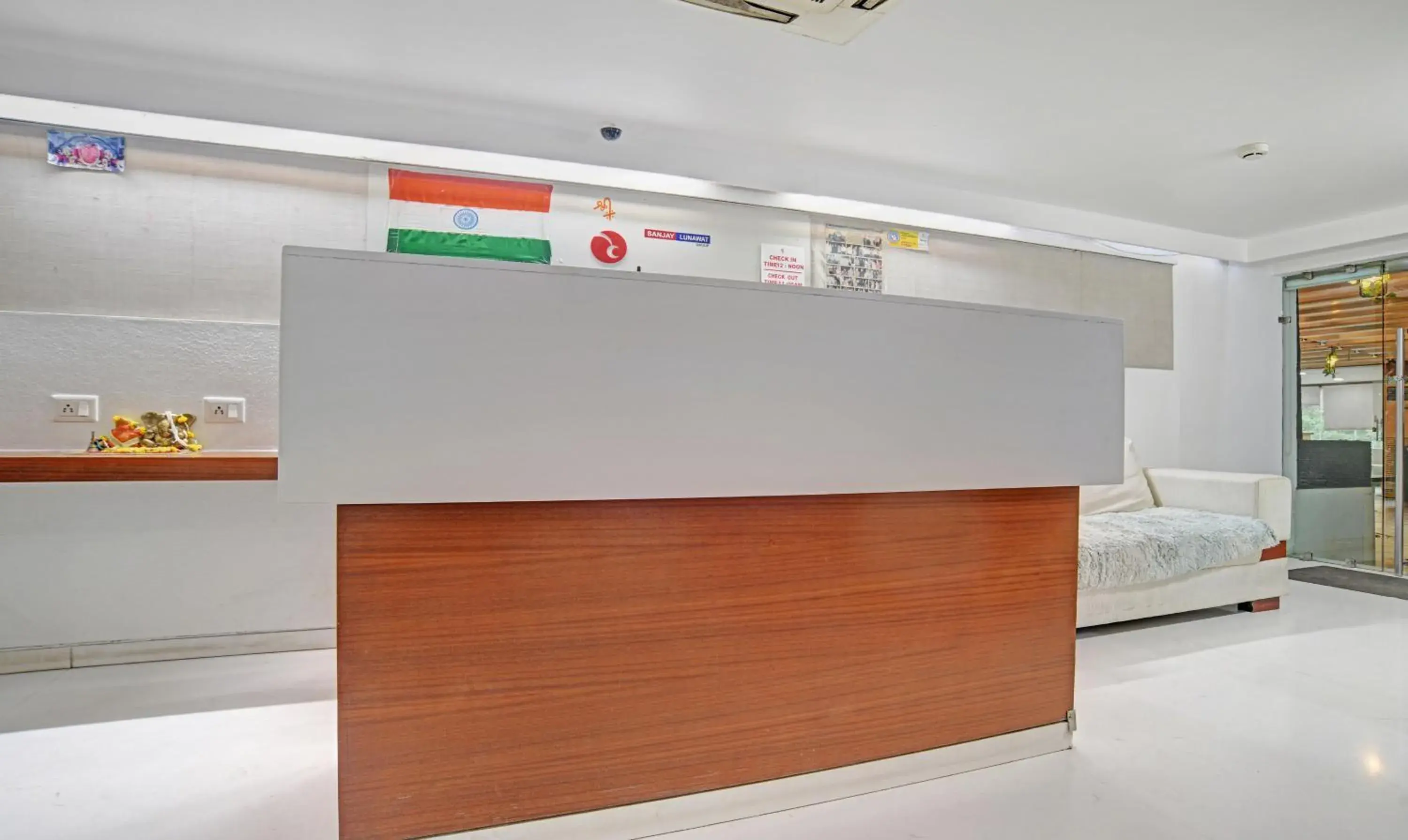 Lobby or reception in Treebo Trend Cherry Tree Lobby or reception in Treebo Trend Cherry Tree