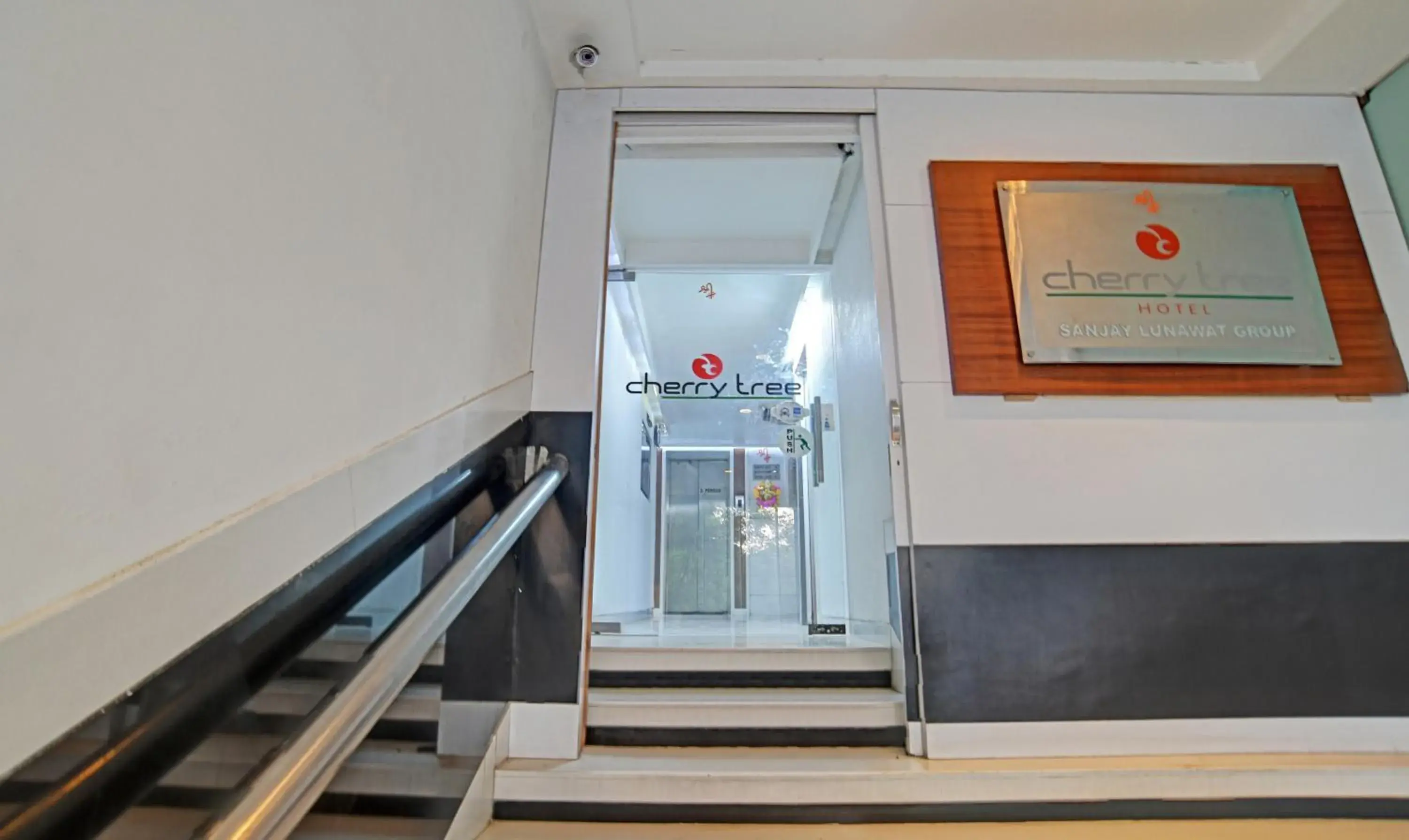 Facade/entrance in Treebo Trend Cherry Tree Facade/entrance in Treebo Trend Cherry Tree