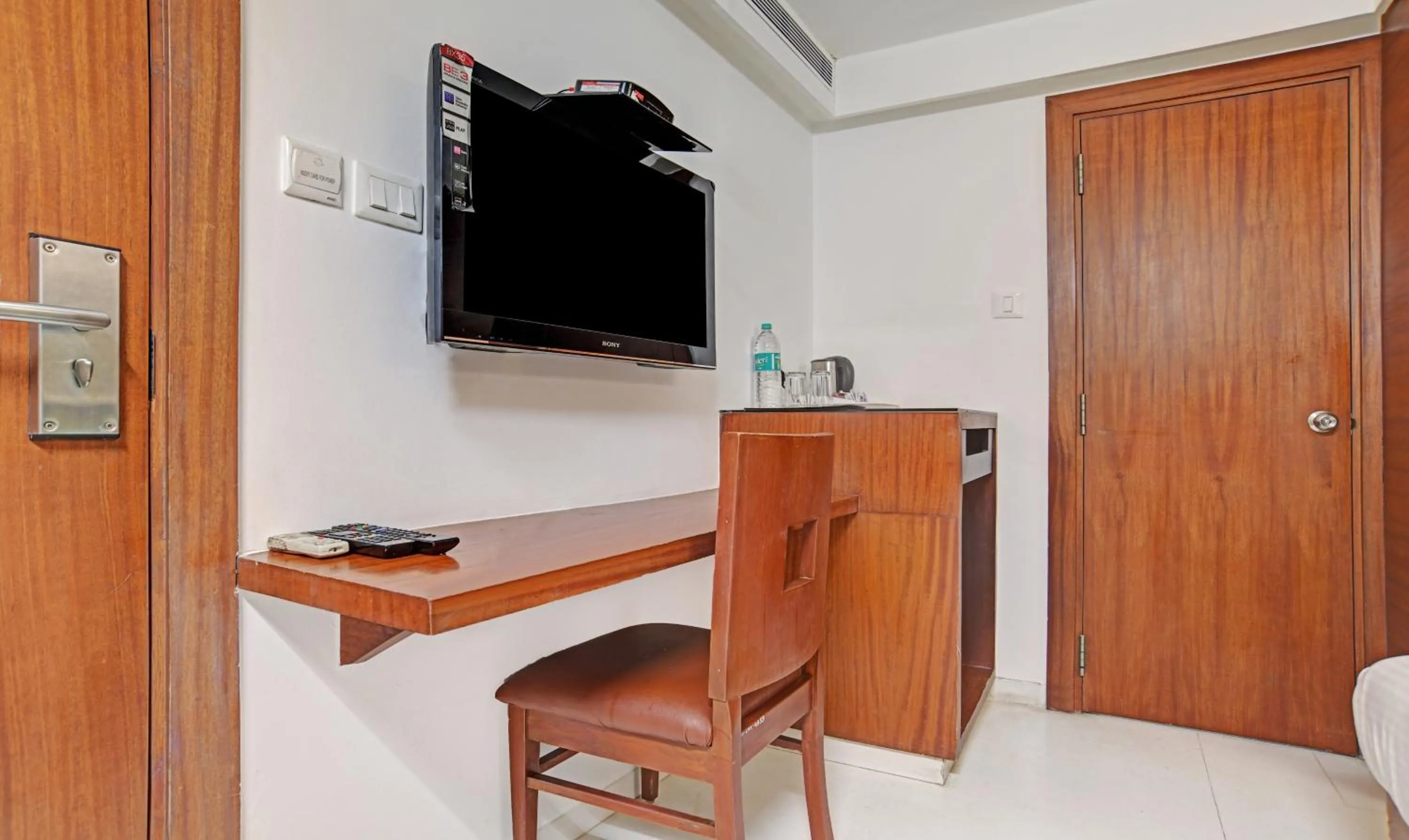 TV and multimedia in Treebo Trend Cherry Tree