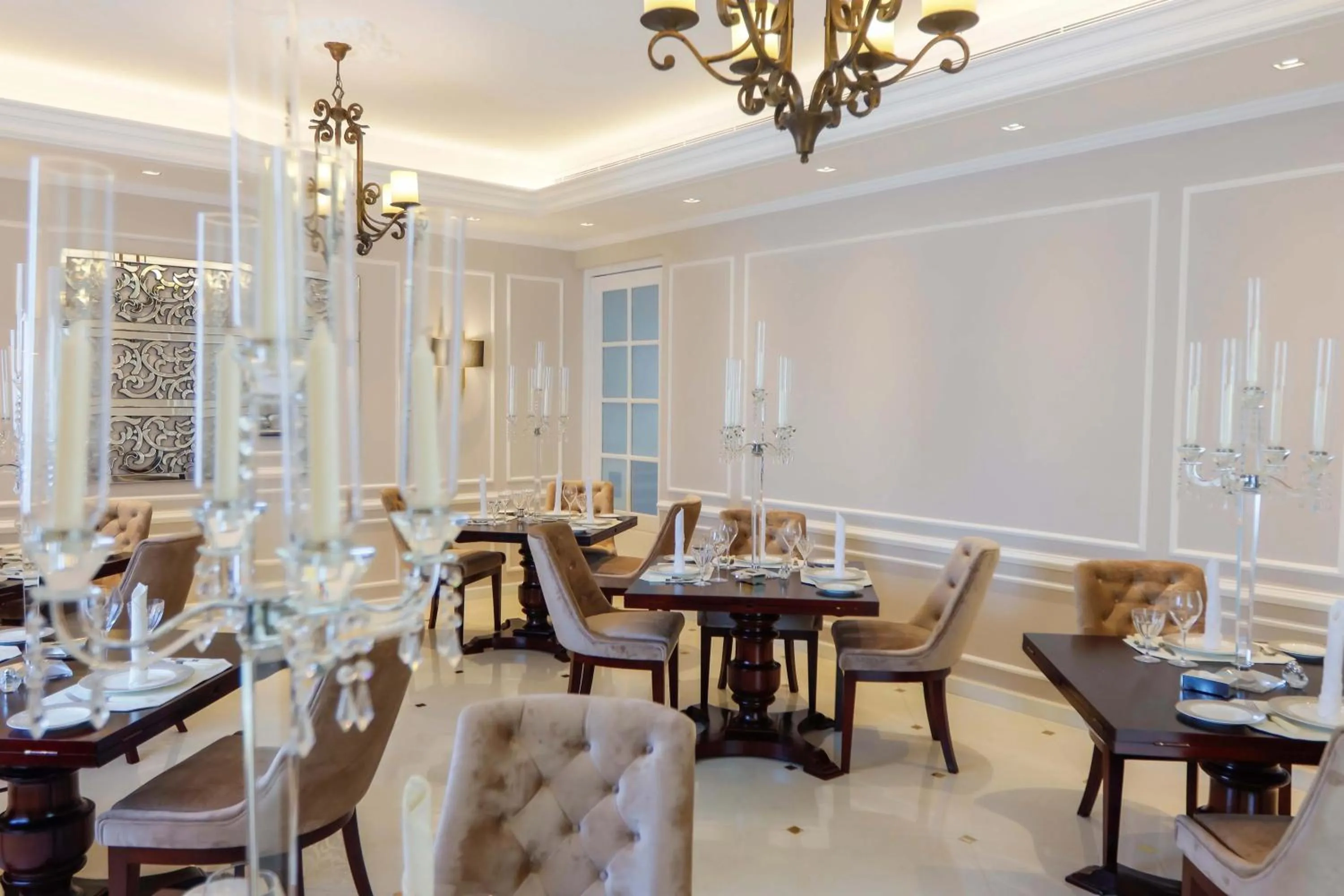 Restaurant/places to eat in Agandau House