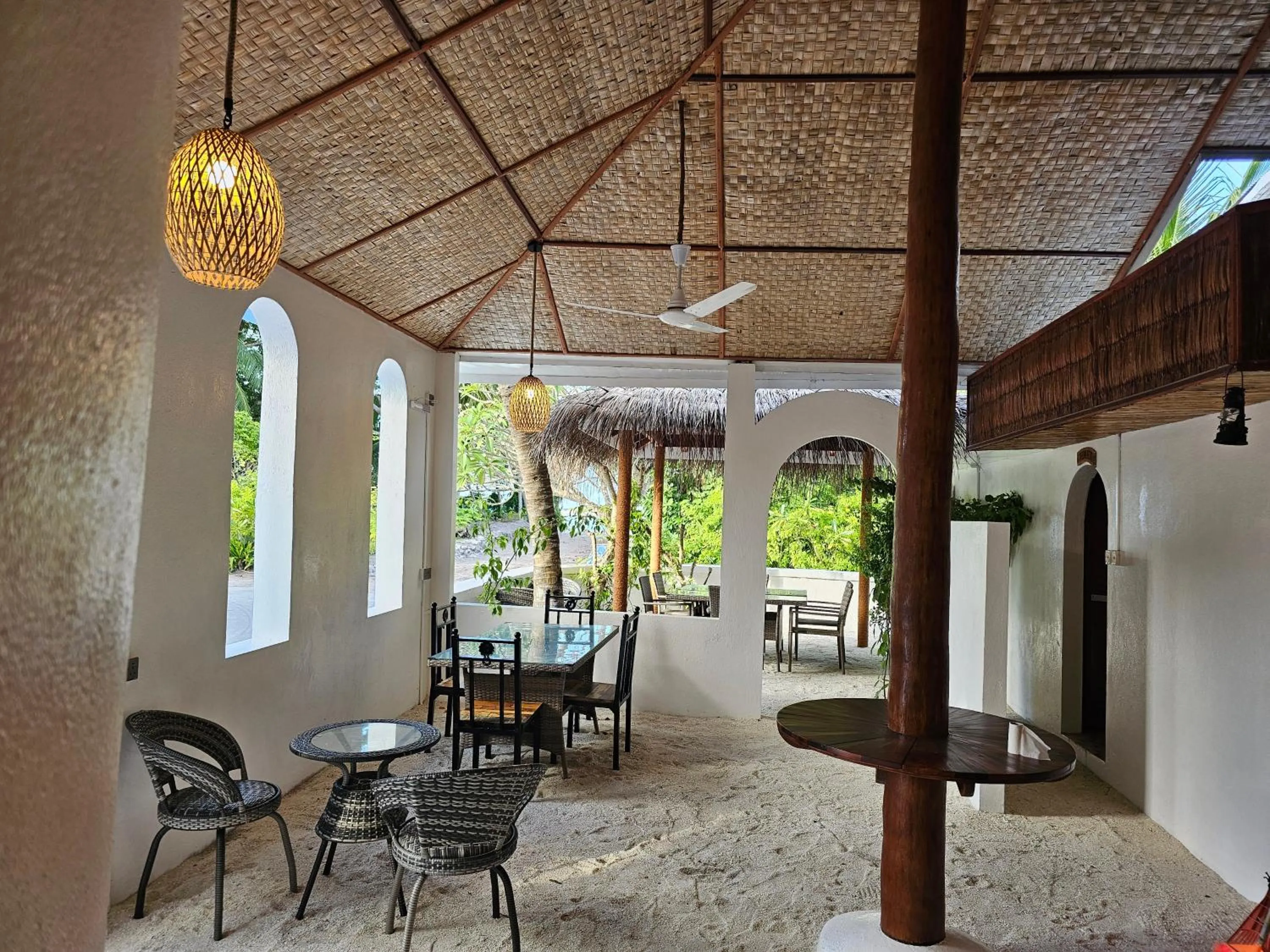 Restaurant/places to eat in Island Luxury Fehendhoo