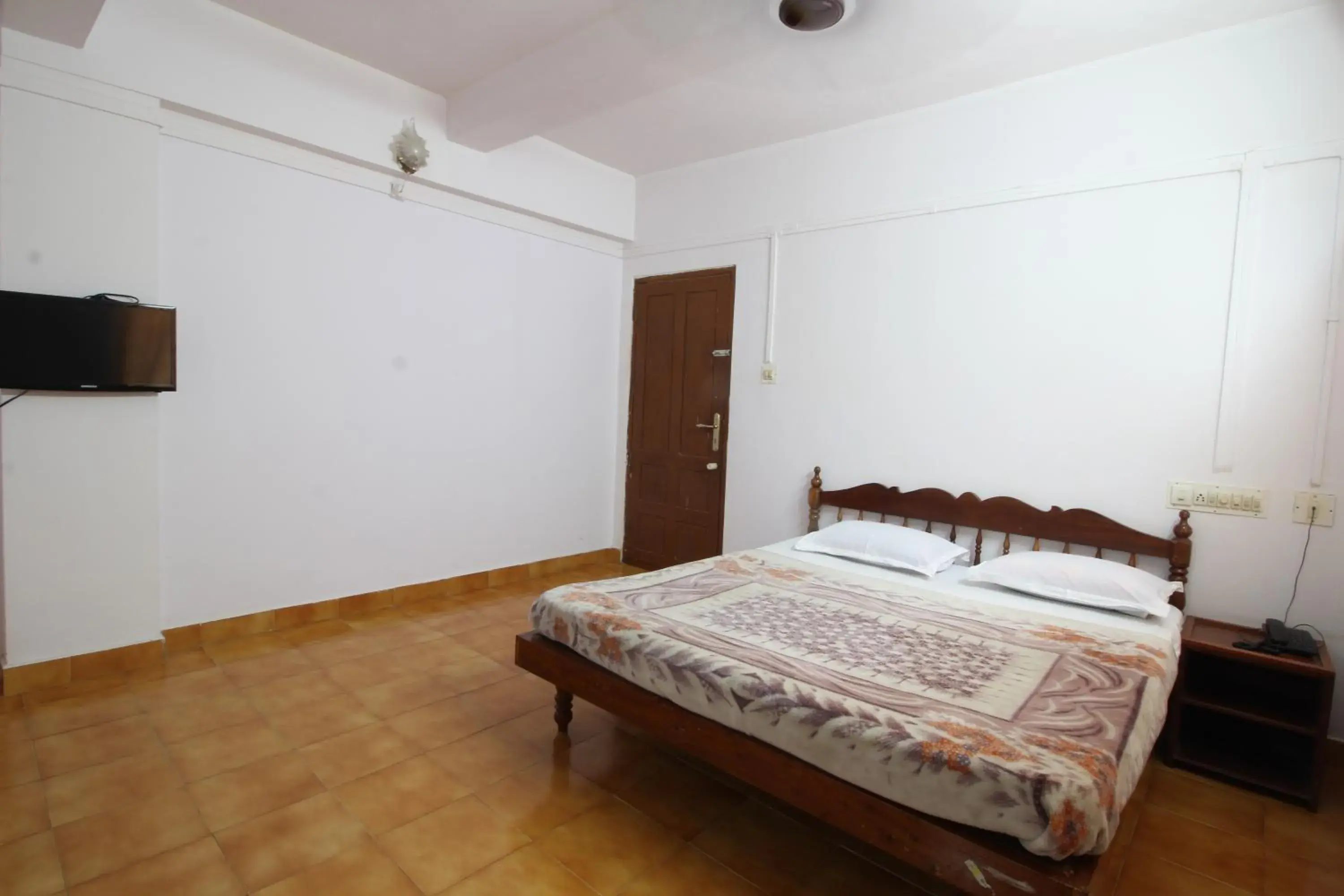 Bedroom, Bed in Dubai Hotel & Restaurant Kumarakom Bedroom, Bed in Dubai Hotel & Restaurant Kumarakom