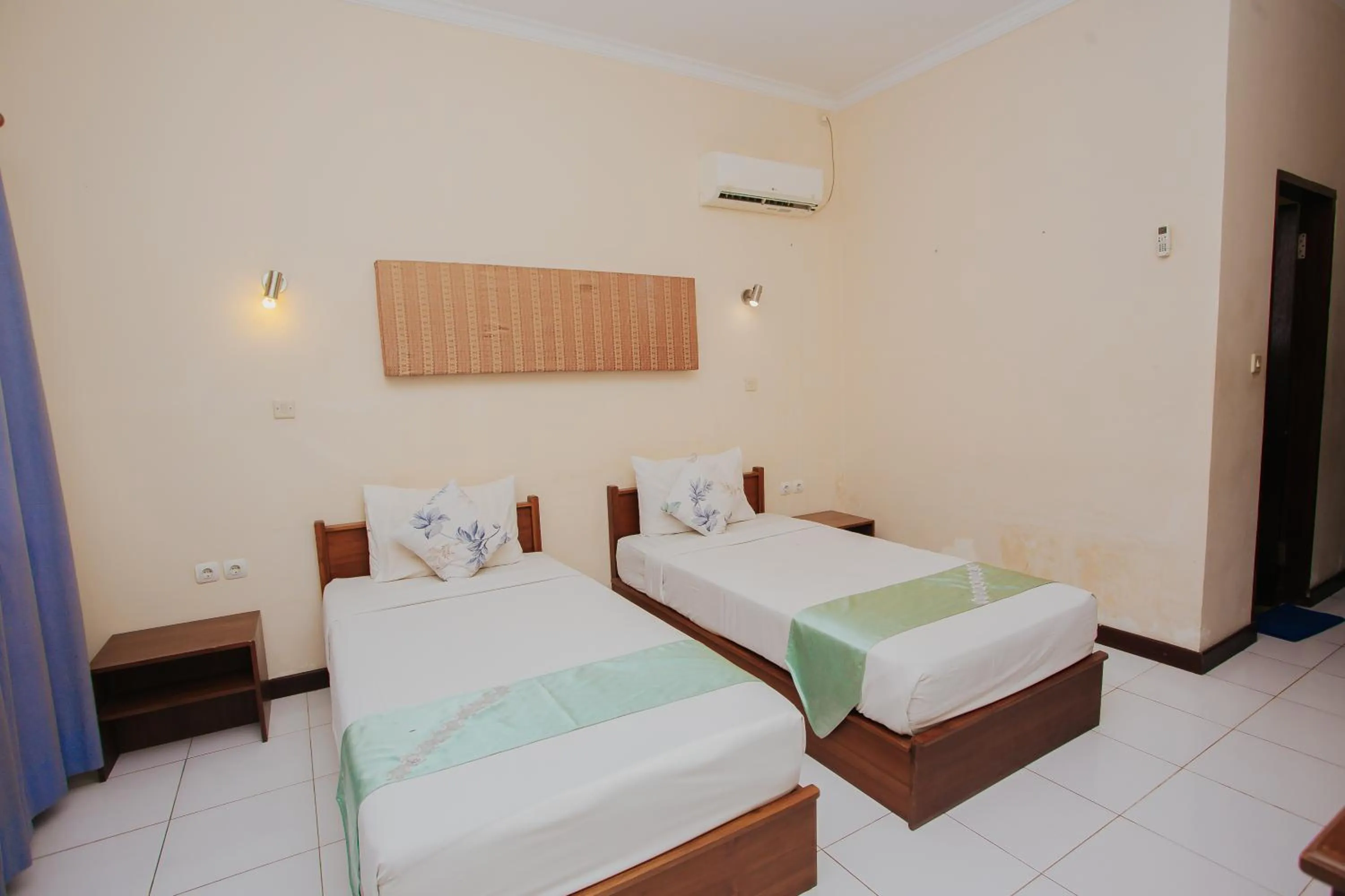 Bed in Medana Bay Marina