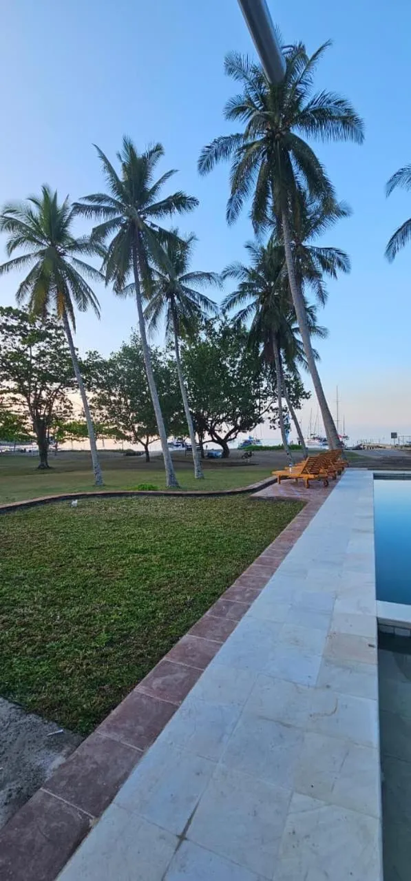 Swimming pool in Medana Bay Marina