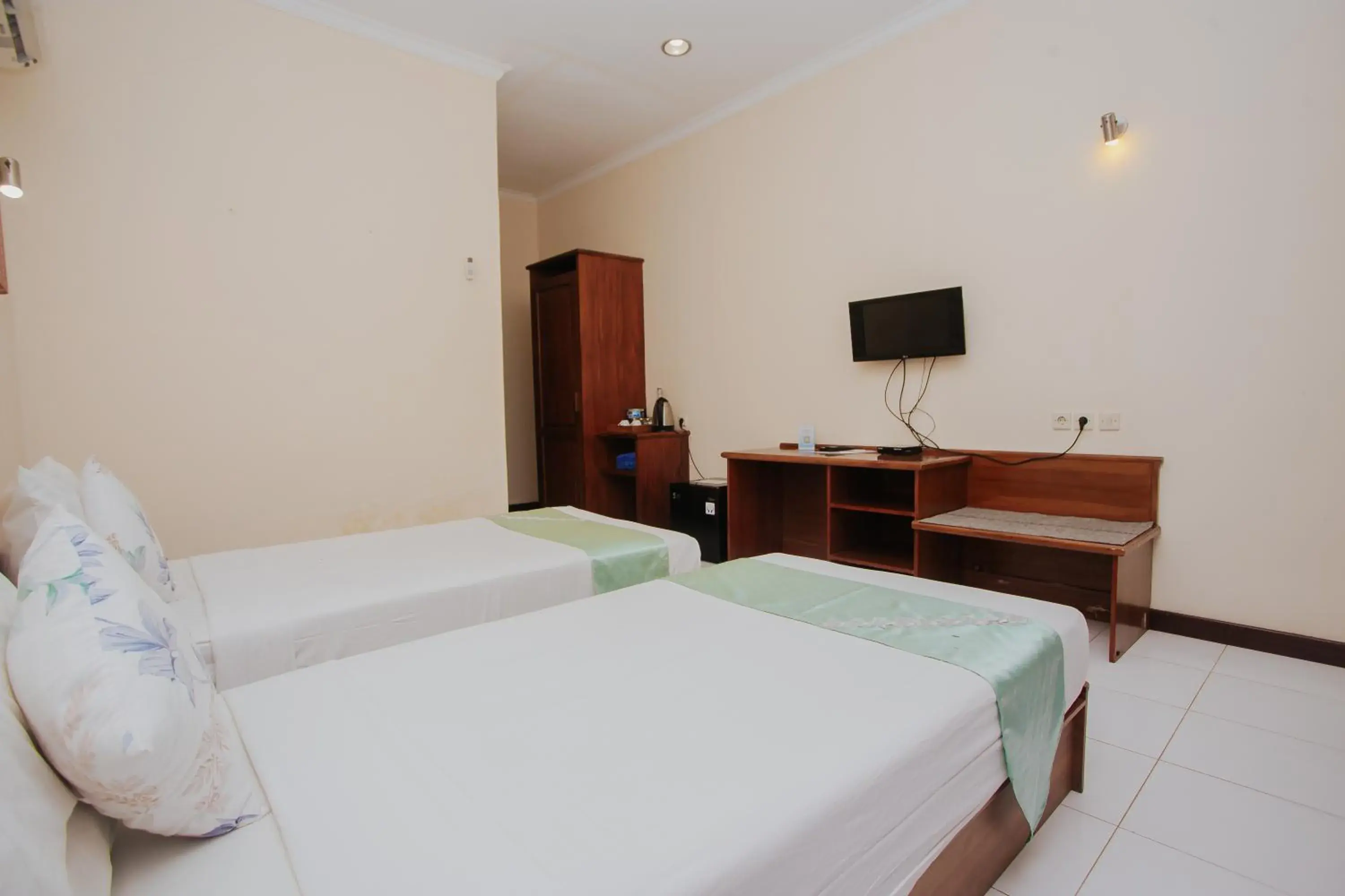 Twin Room in Medana Bay Marina Twin Room in Medana Bay Marina