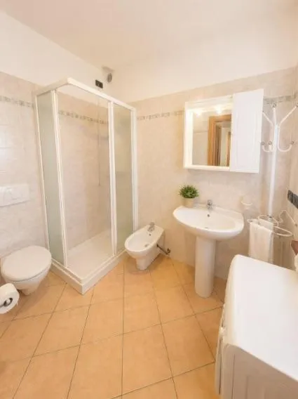 Shower in Villa Dascia - Agenzia Cocal