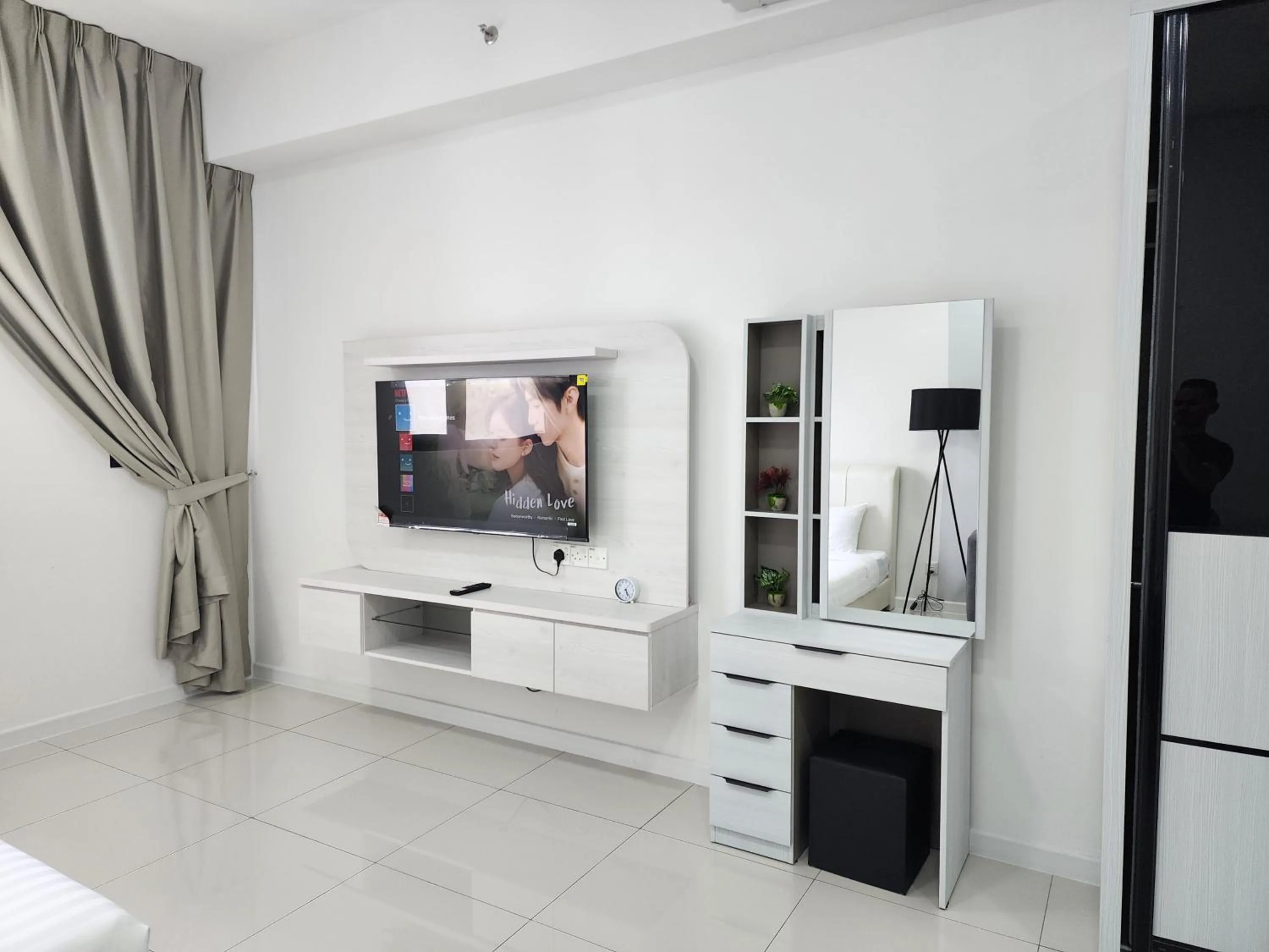 TV and multimedia in Chambers Suites KLCC Serviced Apartment