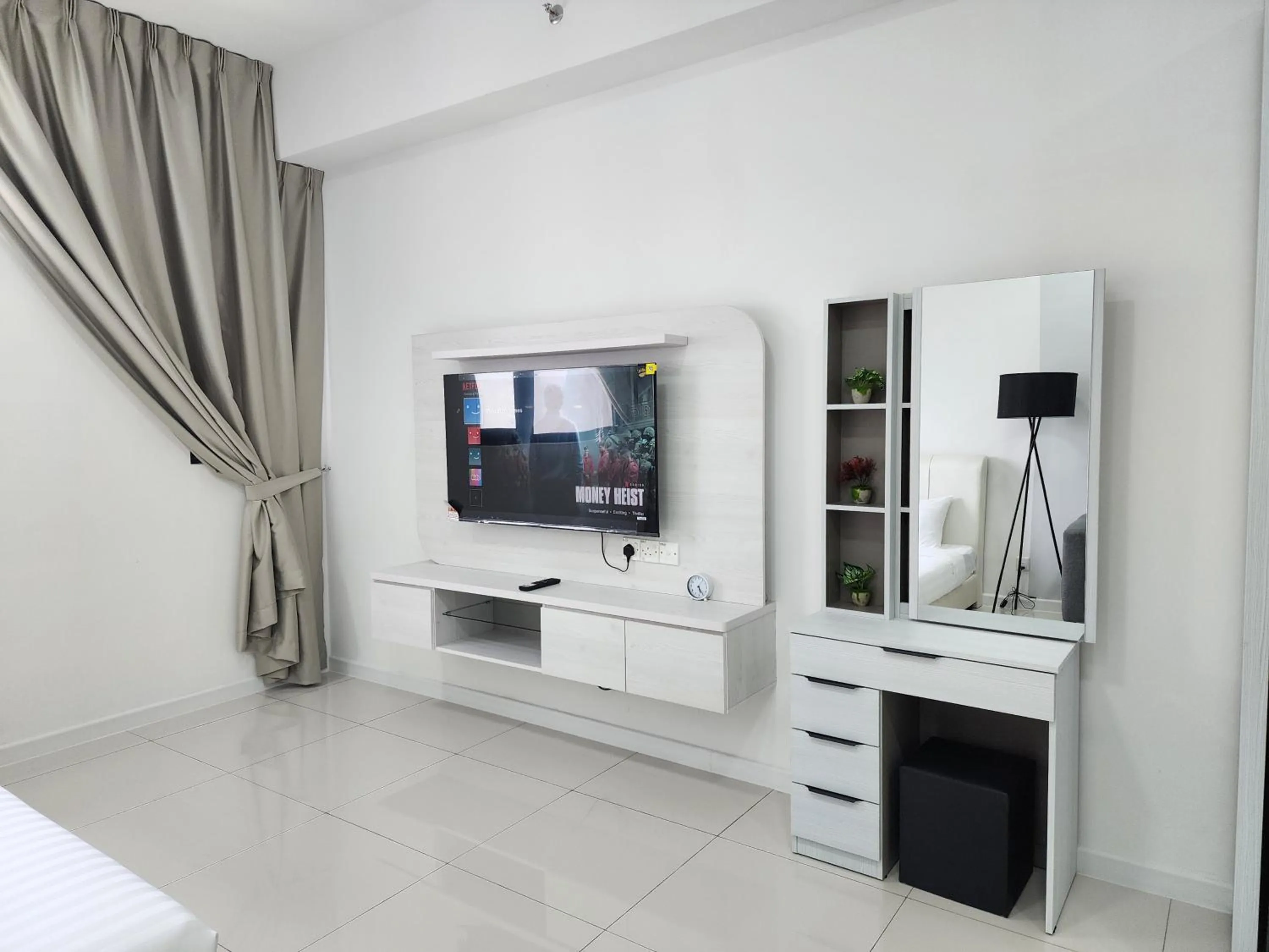 TV and multimedia in Chambers Suites KLCC Serviced Apartment