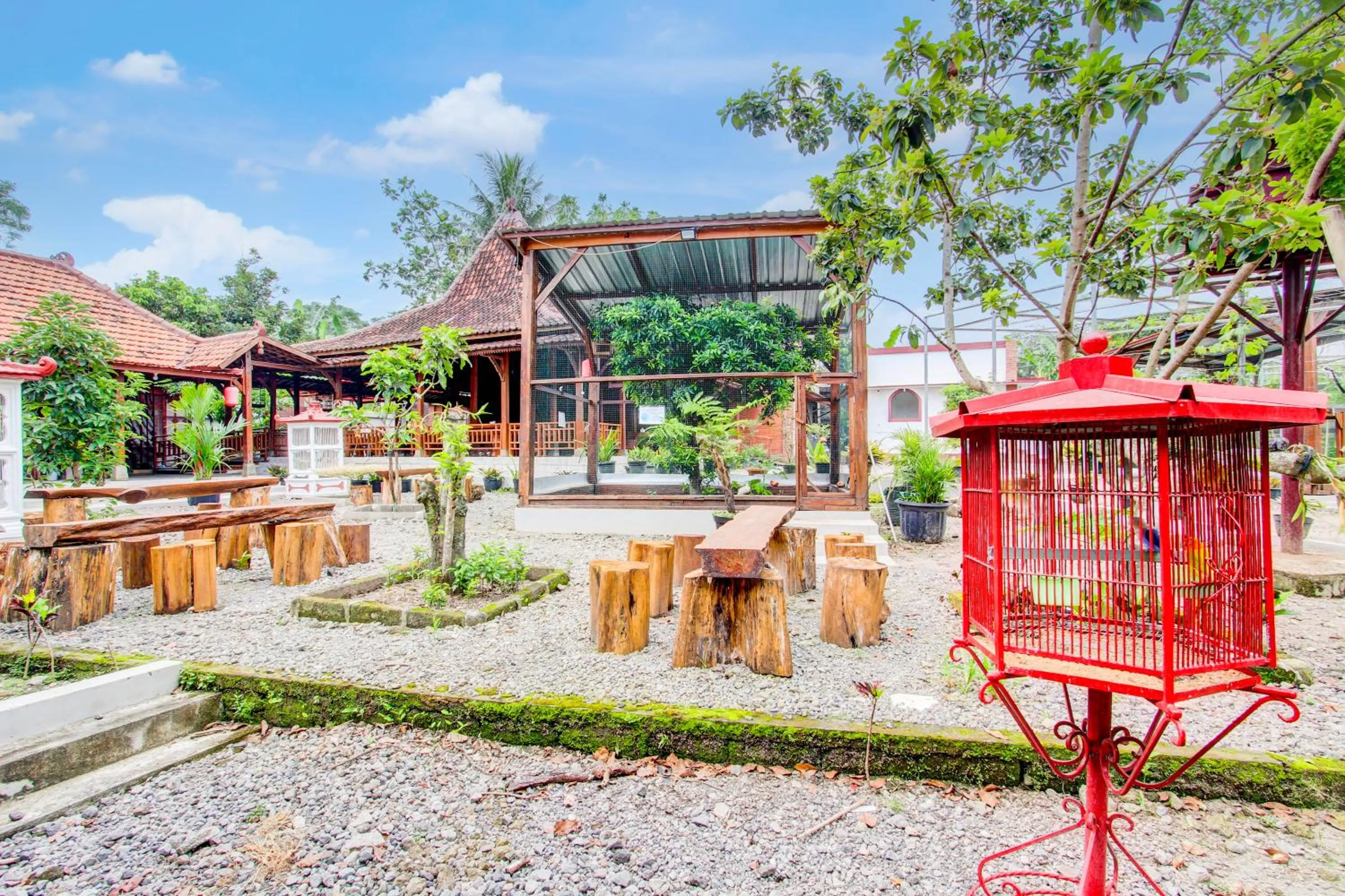 Garden in Capital O 93873 Sokkyo Homestay