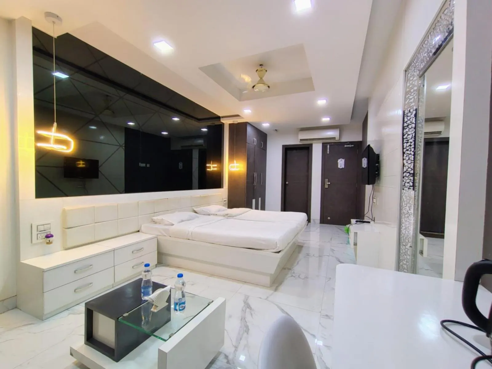 Bed in VITS Select Grand Inn, Ratnagiri