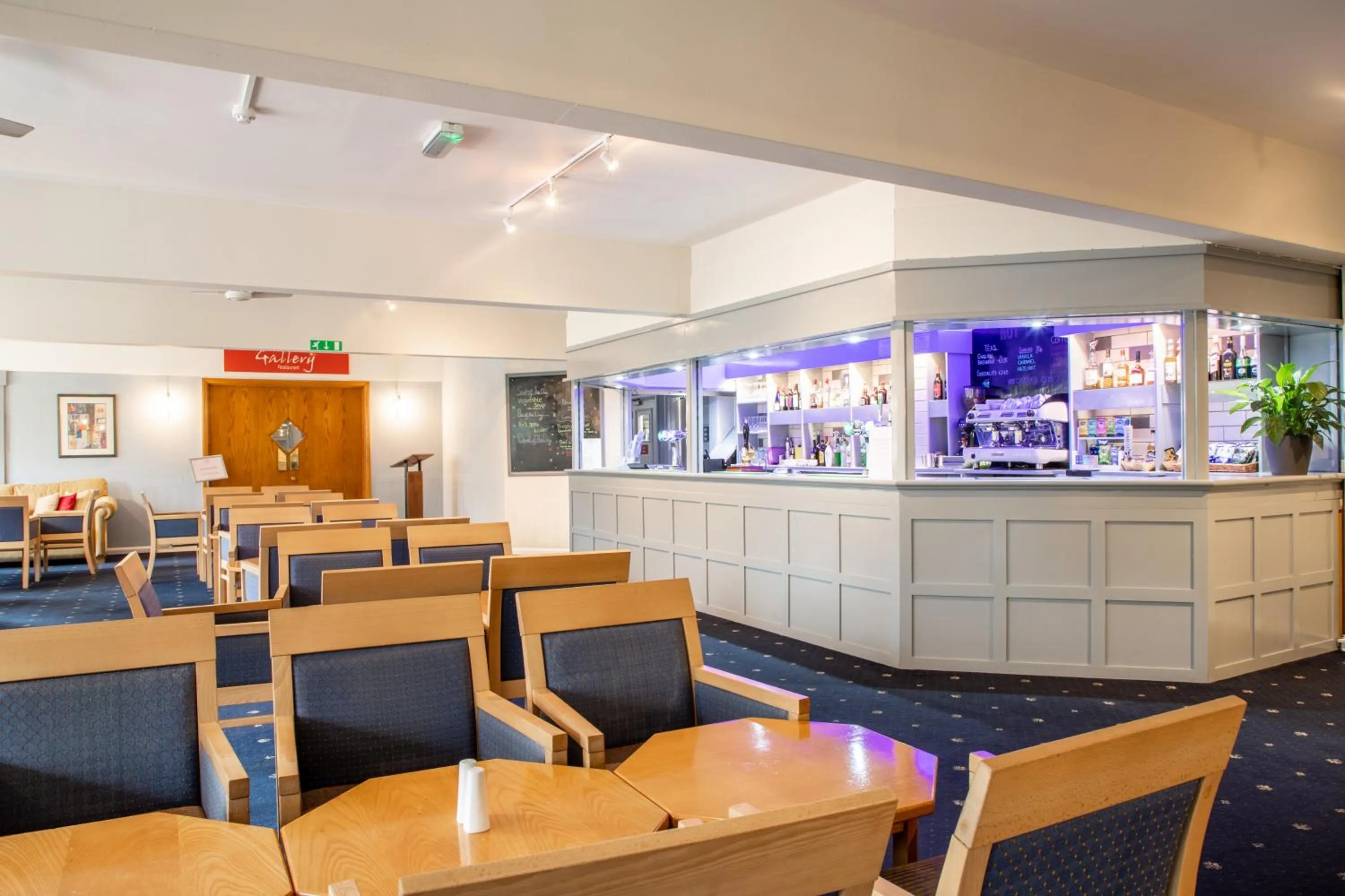Restaurant/places to eat in Tiverton Hotel Lounge & Venue