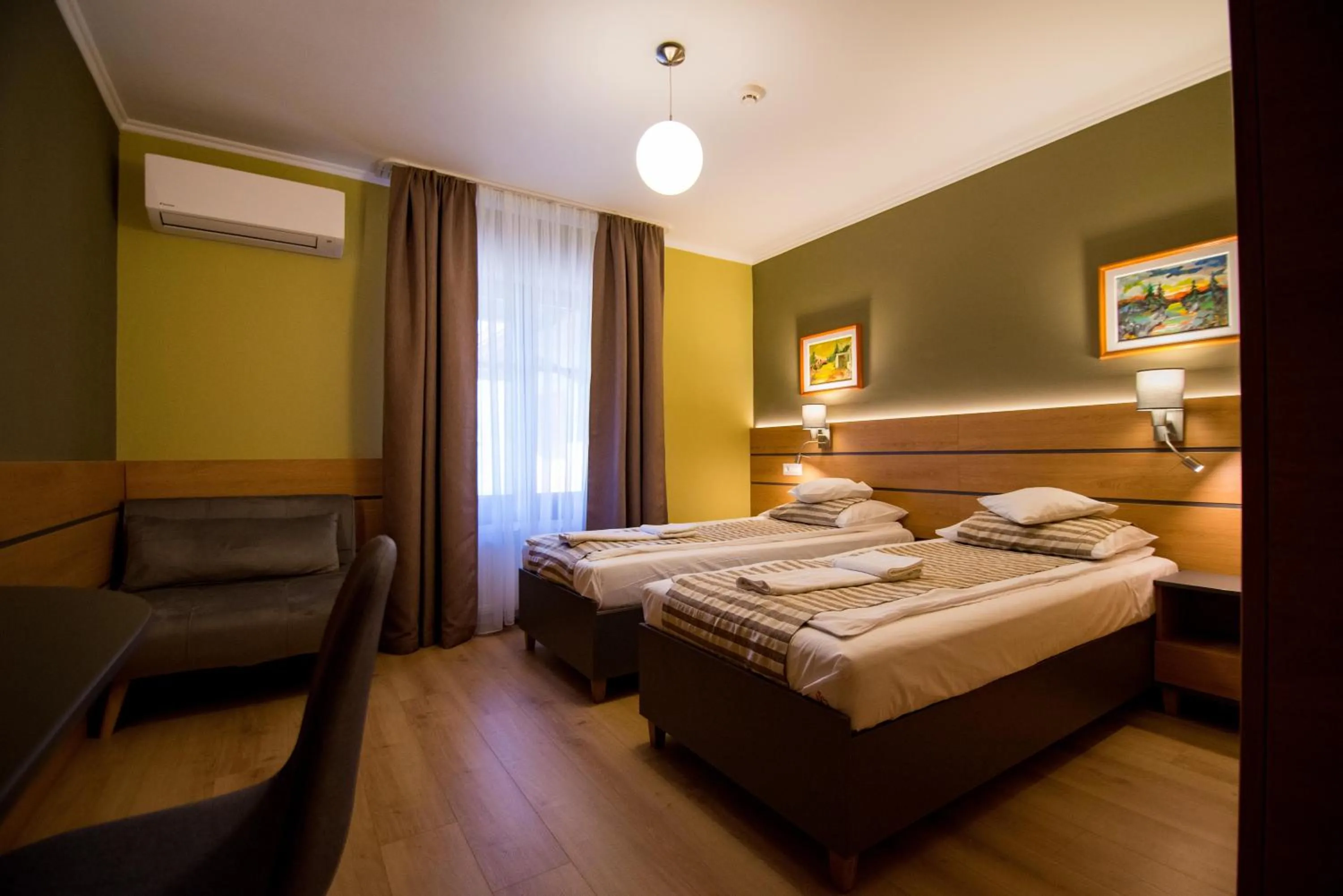 Twin Room - single occupancy in Bonanza Pensiune & Restaurant
