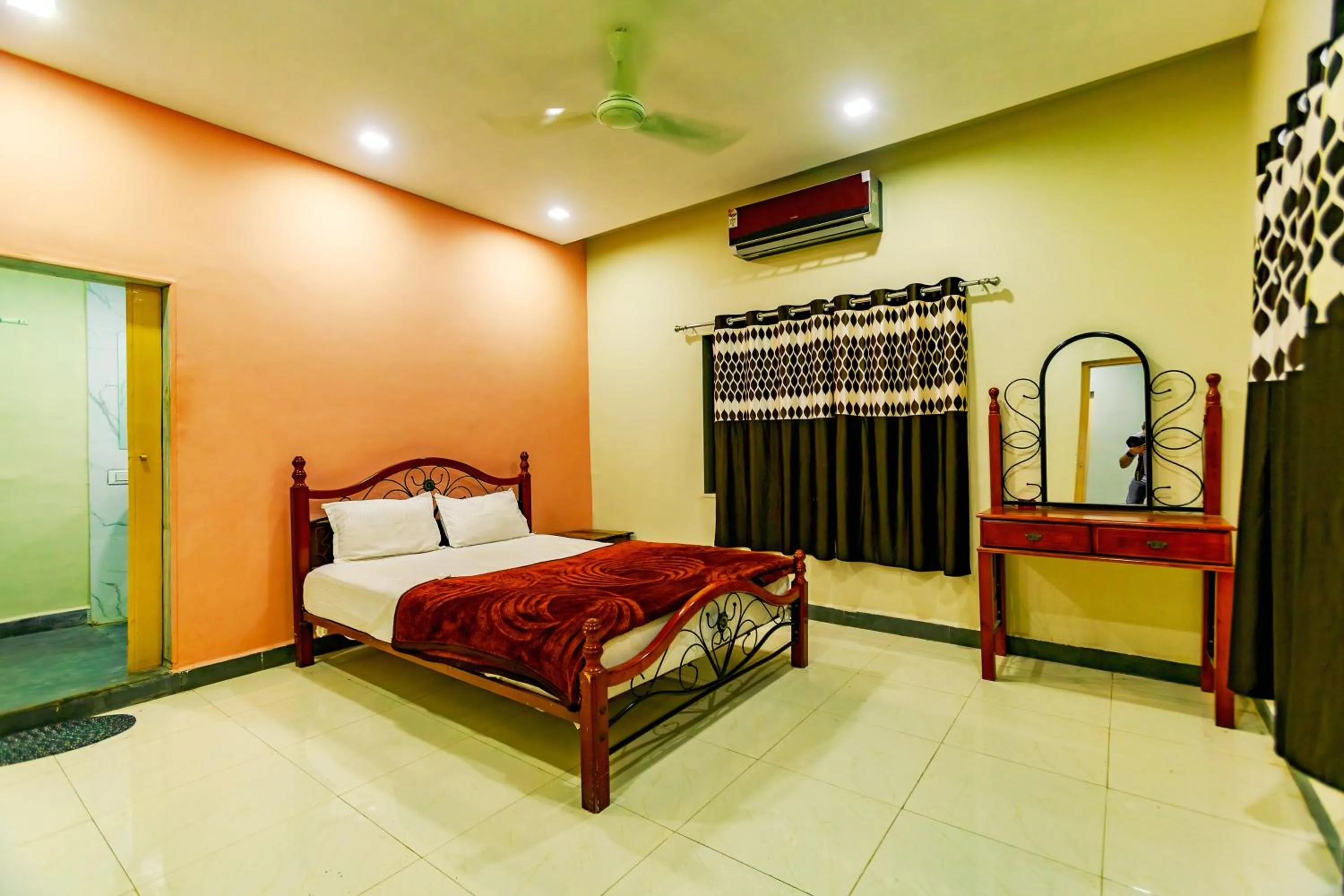 Photo of the whole room in Amber Resort