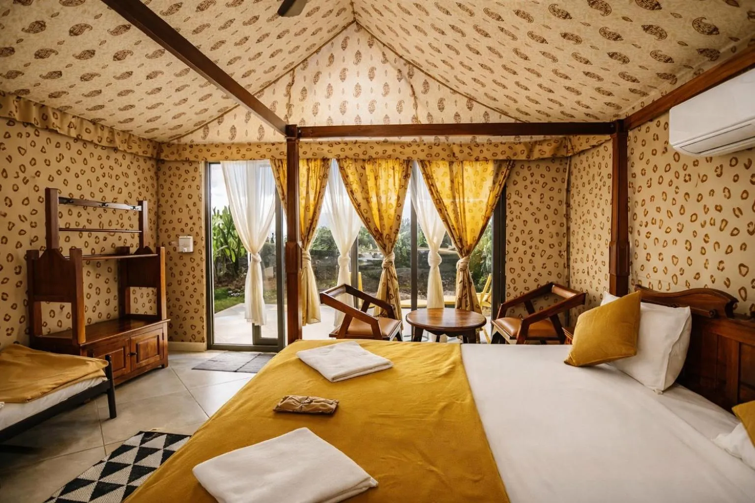 Photo of the whole room, Bed in Amber Resort