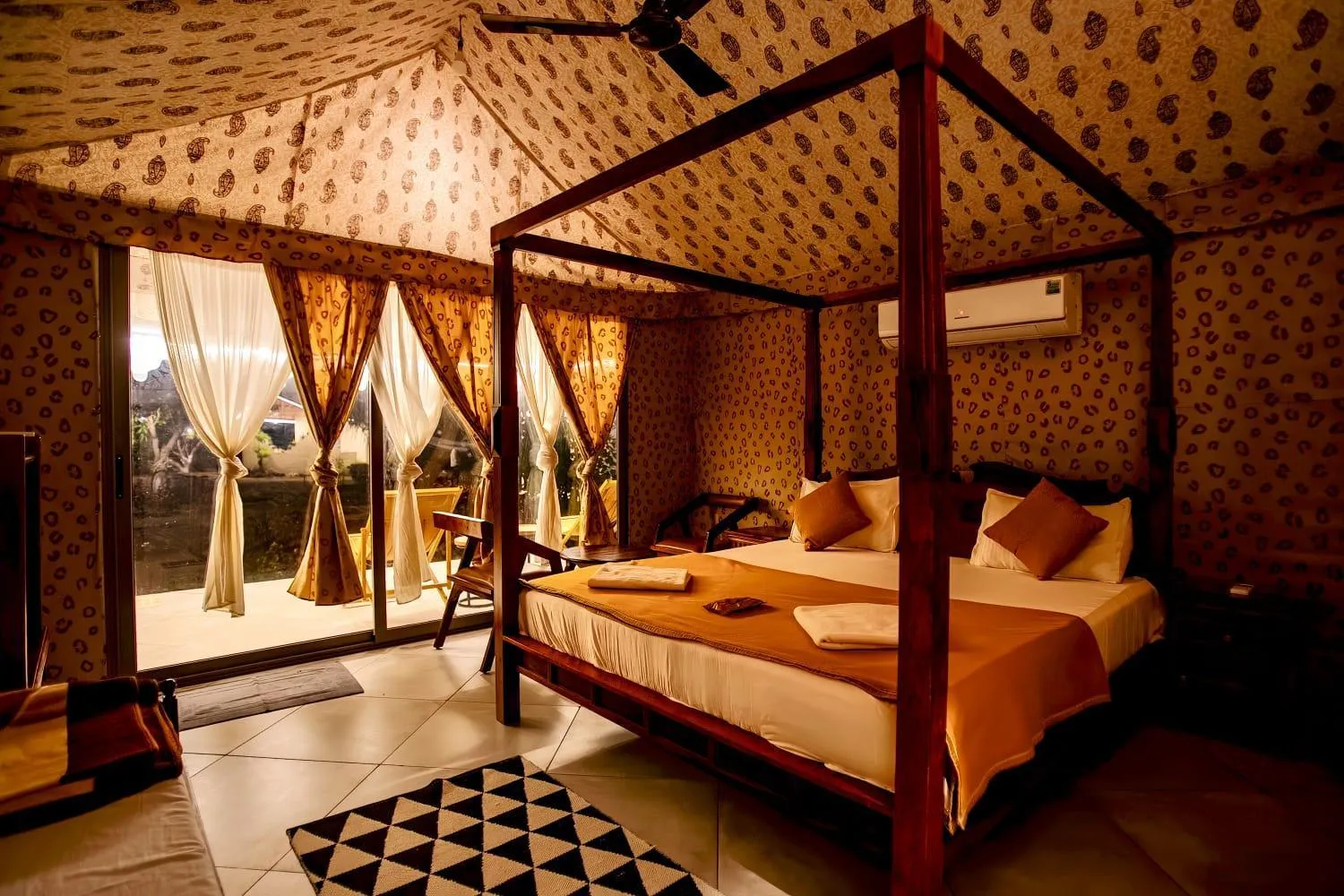 Photo of the whole room, Bed in Amber Resort