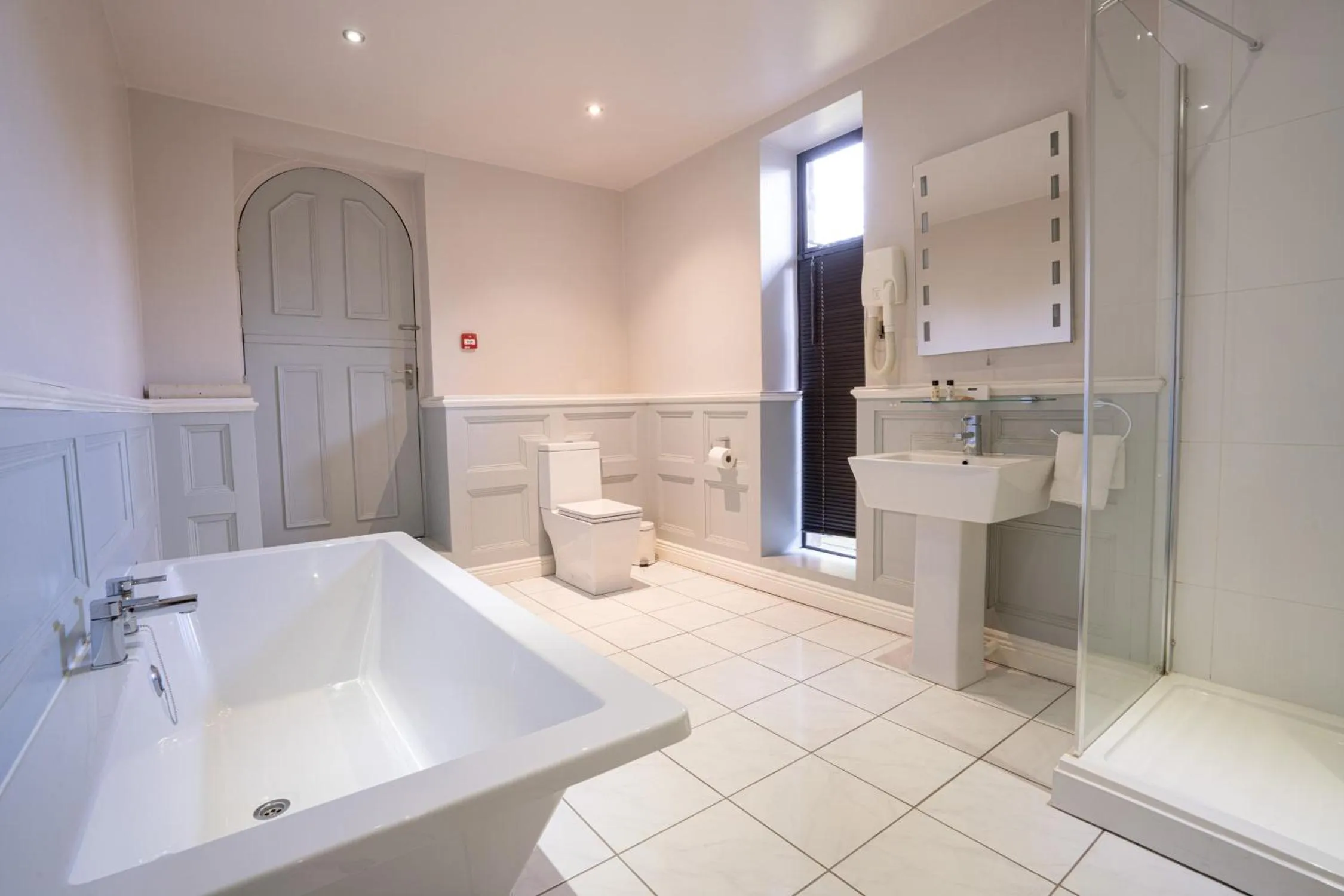 Bathroom in Waterton Park Hotel