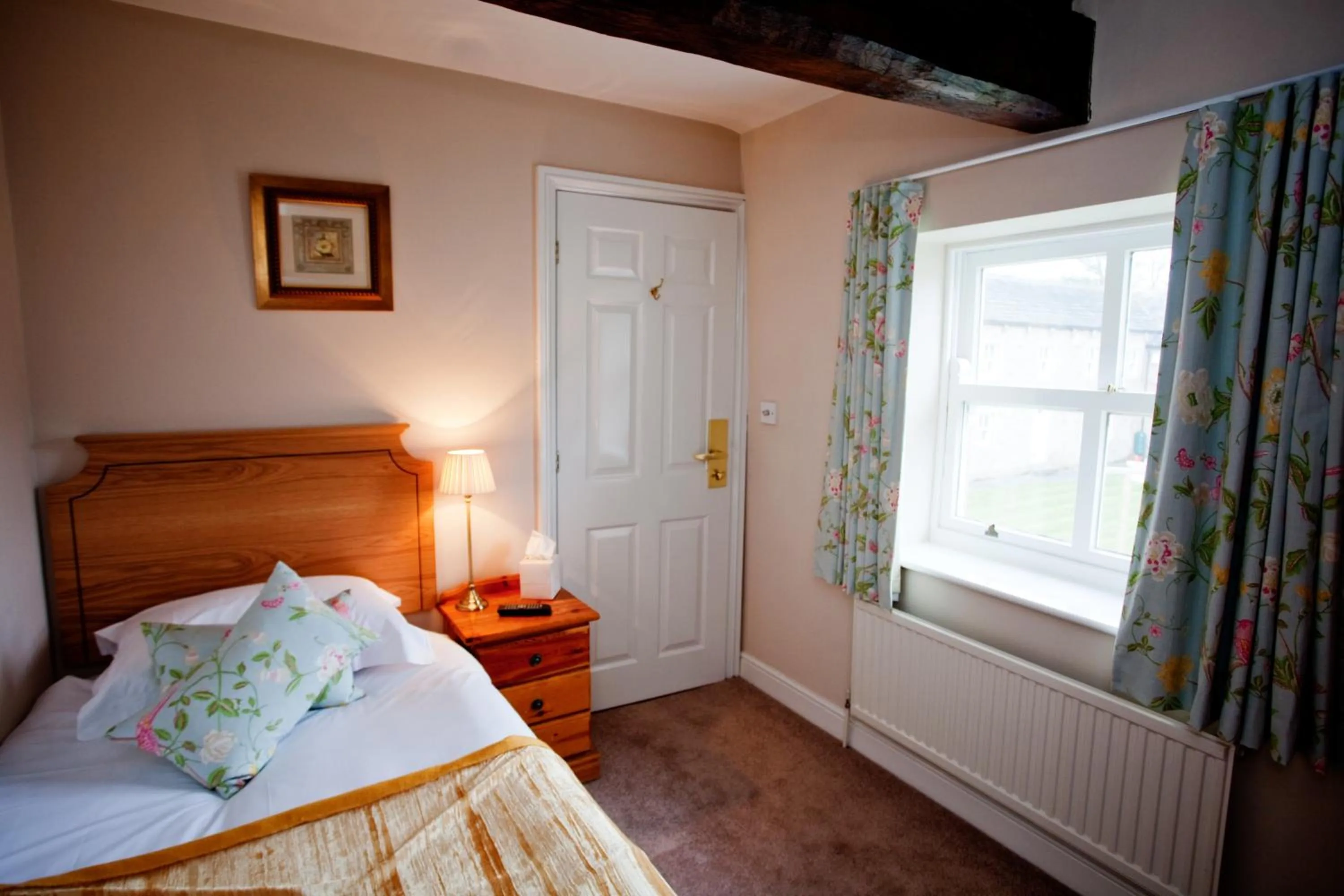 Bedroom, Bed in Waterton Park Hotel