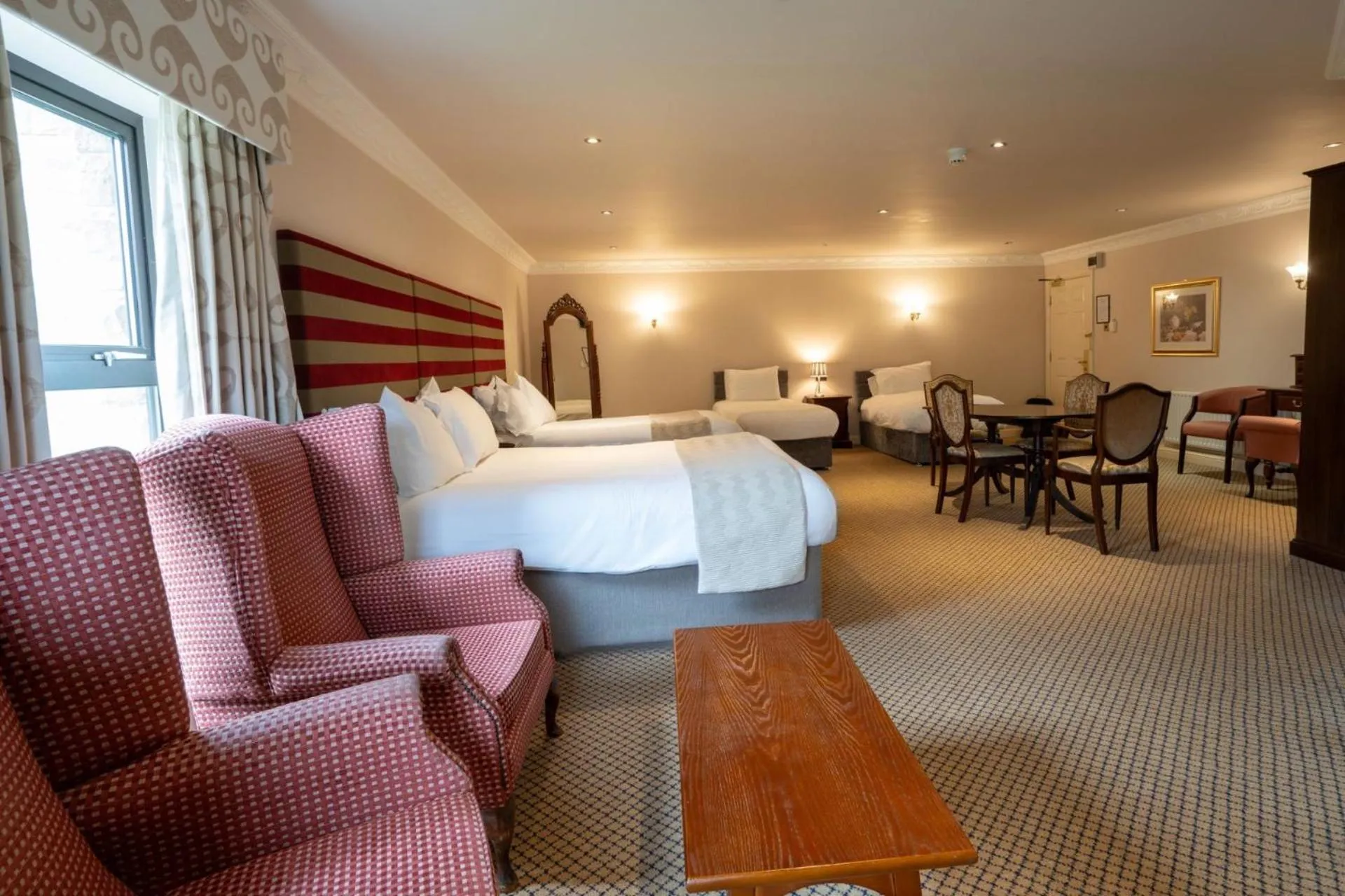 Bedroom, Bed in Waterton Park Hotel