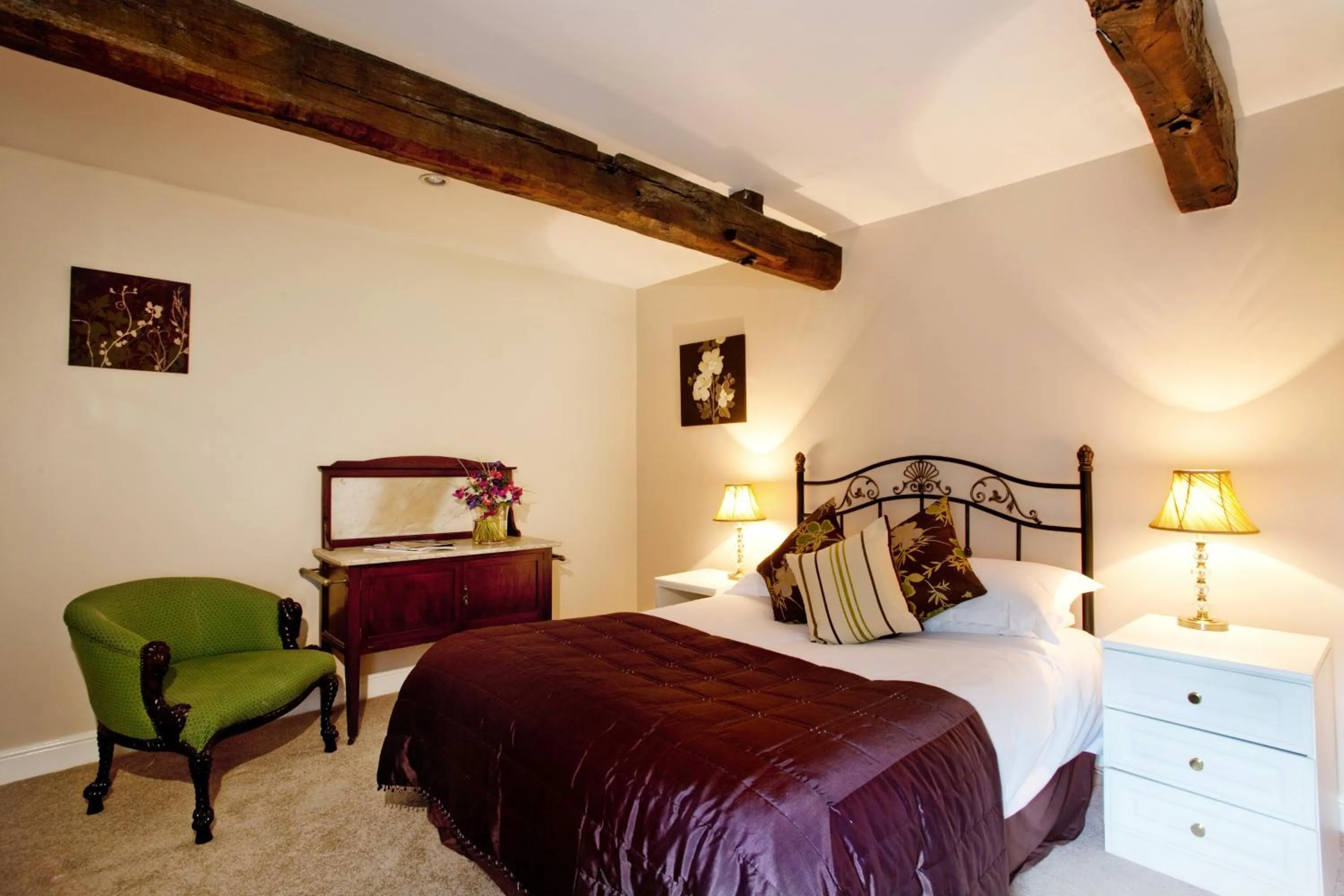 Bedroom, Bed in Waterton Park Hotel