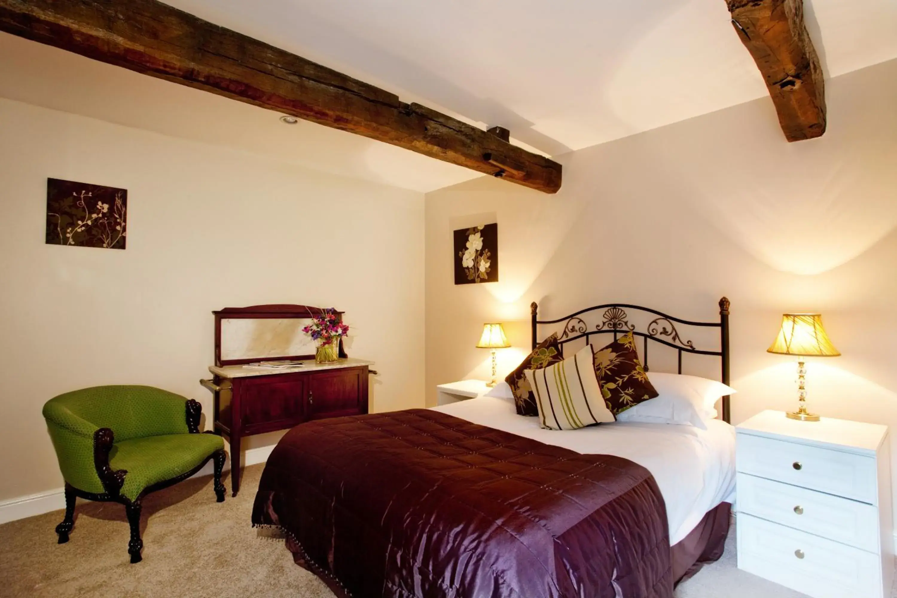 Bedroom, Bed in Waterton Park Hotel Bedroom, Bed in Waterton Park Hotel